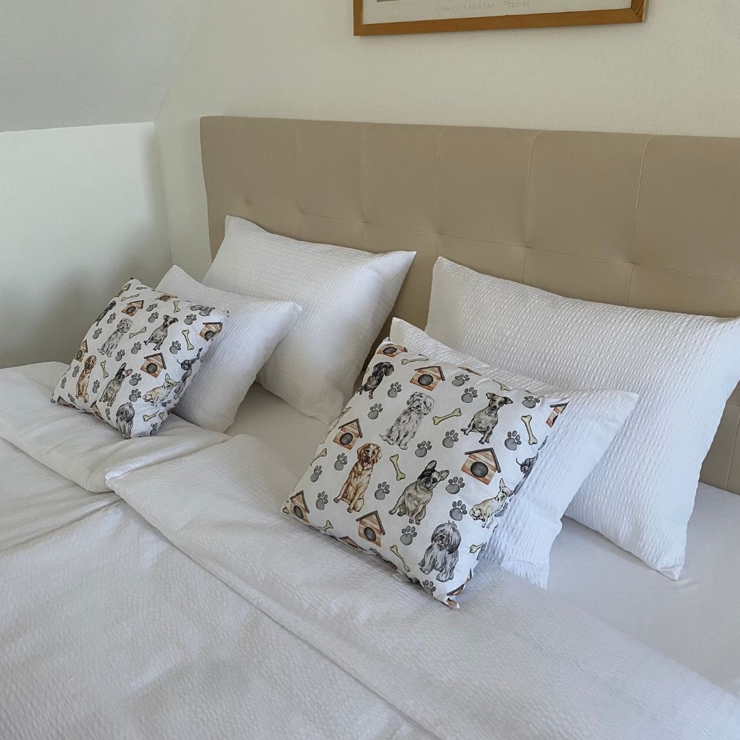 White dog pillow - 40x40 cm