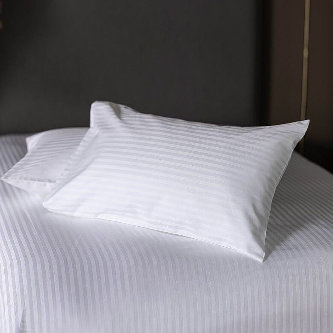 Hotel damask striped pillowcase – 100% Cotton - fold-over - 140 gr/m2 - packaged