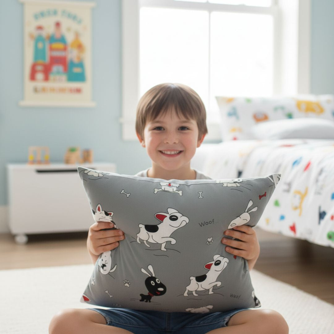 Szürke fehér kutyás kispárna