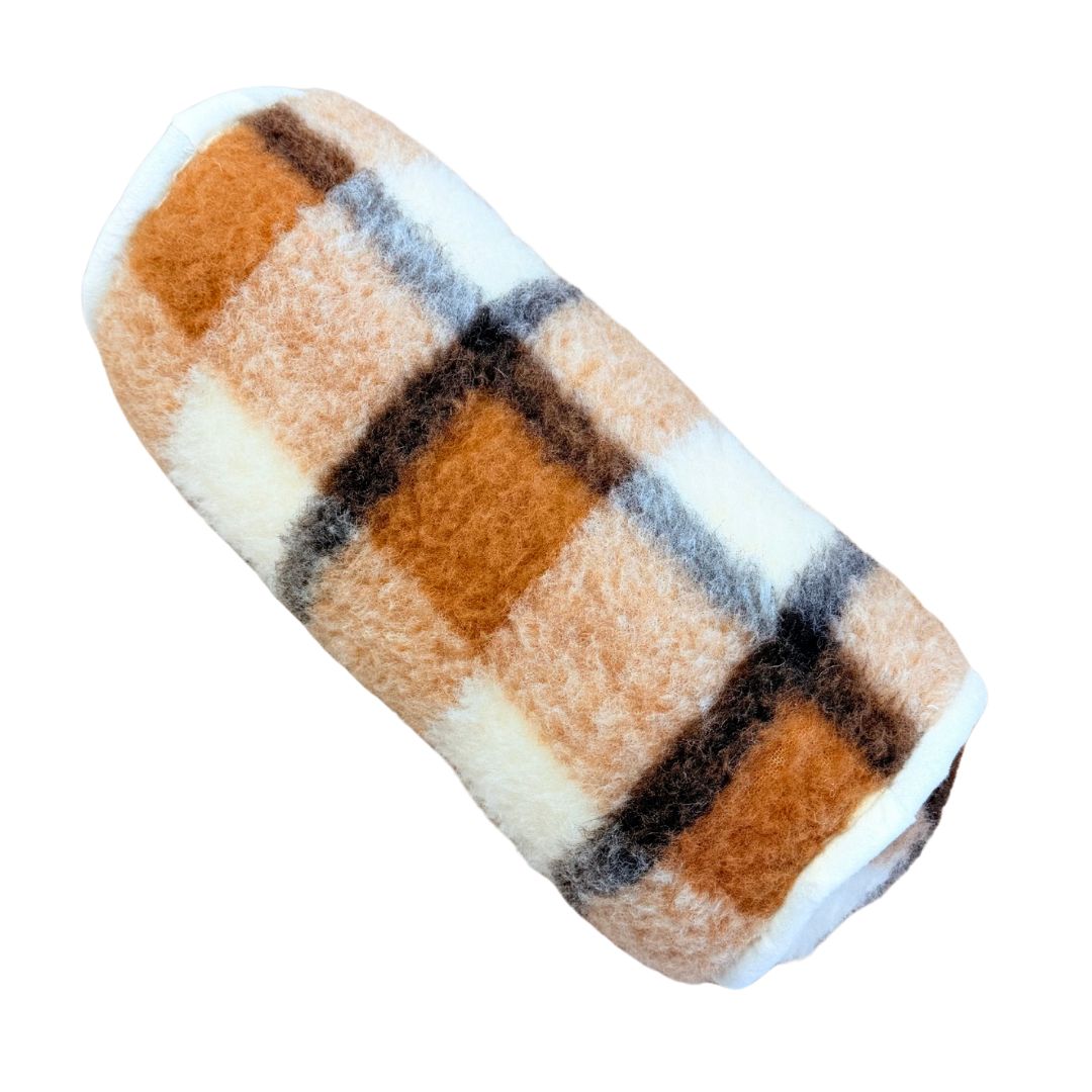 Kétoldalas barna kockás bárány gyapjú 2 db hengerpárna - szett