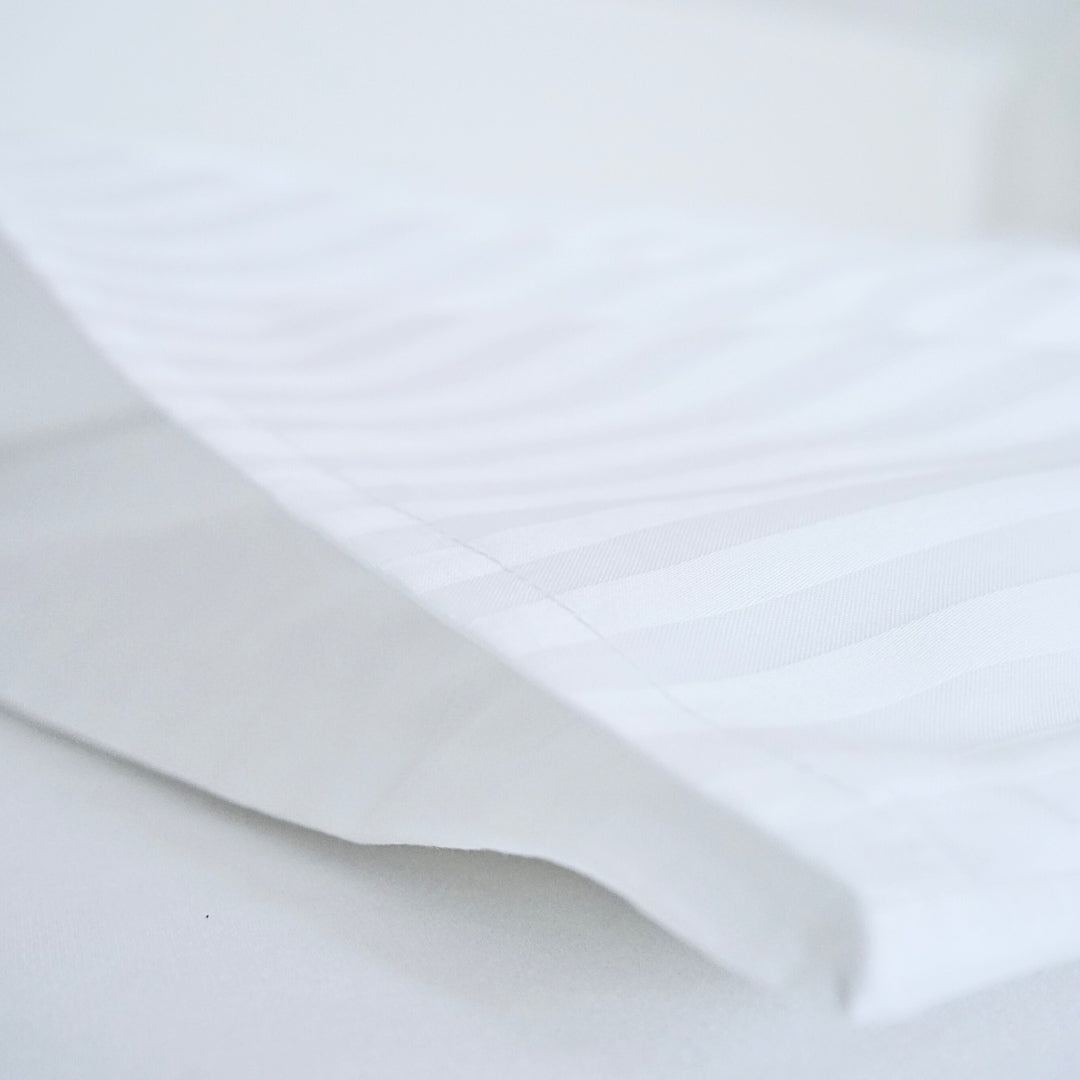 Hotel-Satin-Bettlakenset mit 1 cm Streifen, 100 % Baumwolle – zum Umklappen – 3er-Set – 140 g/m² – verpackt