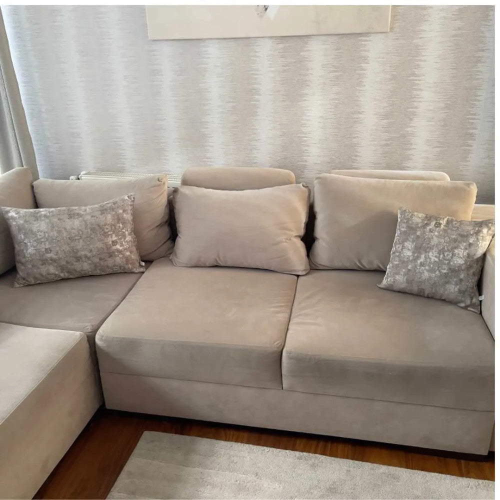 Dekoratives silbernes Kissen - 40x40 cm