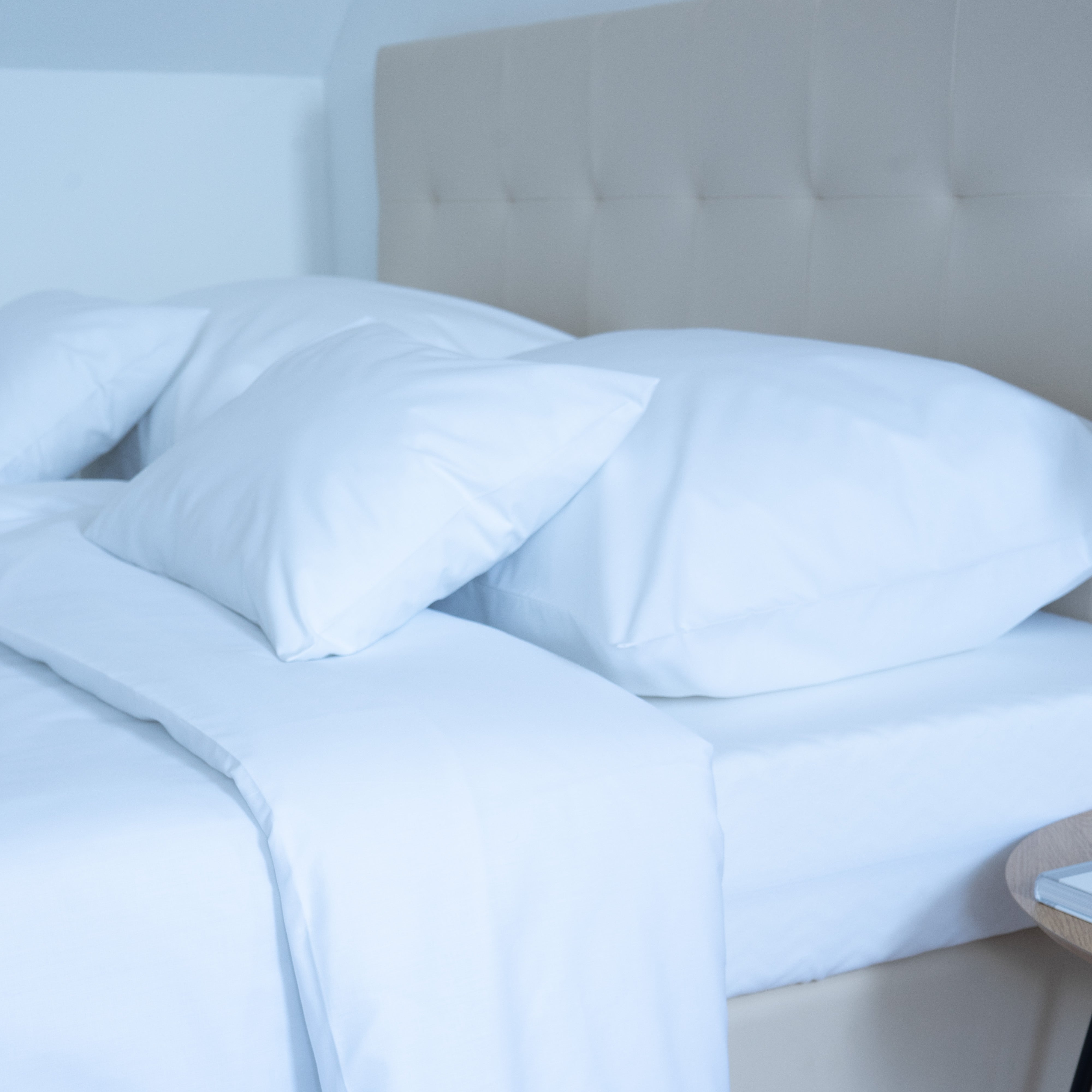 Hotel-Bettlakenset aus 100 % Baumwollleinen – Spannbettlaken – 3-teiliges Set – 146 g/m² – verpackt