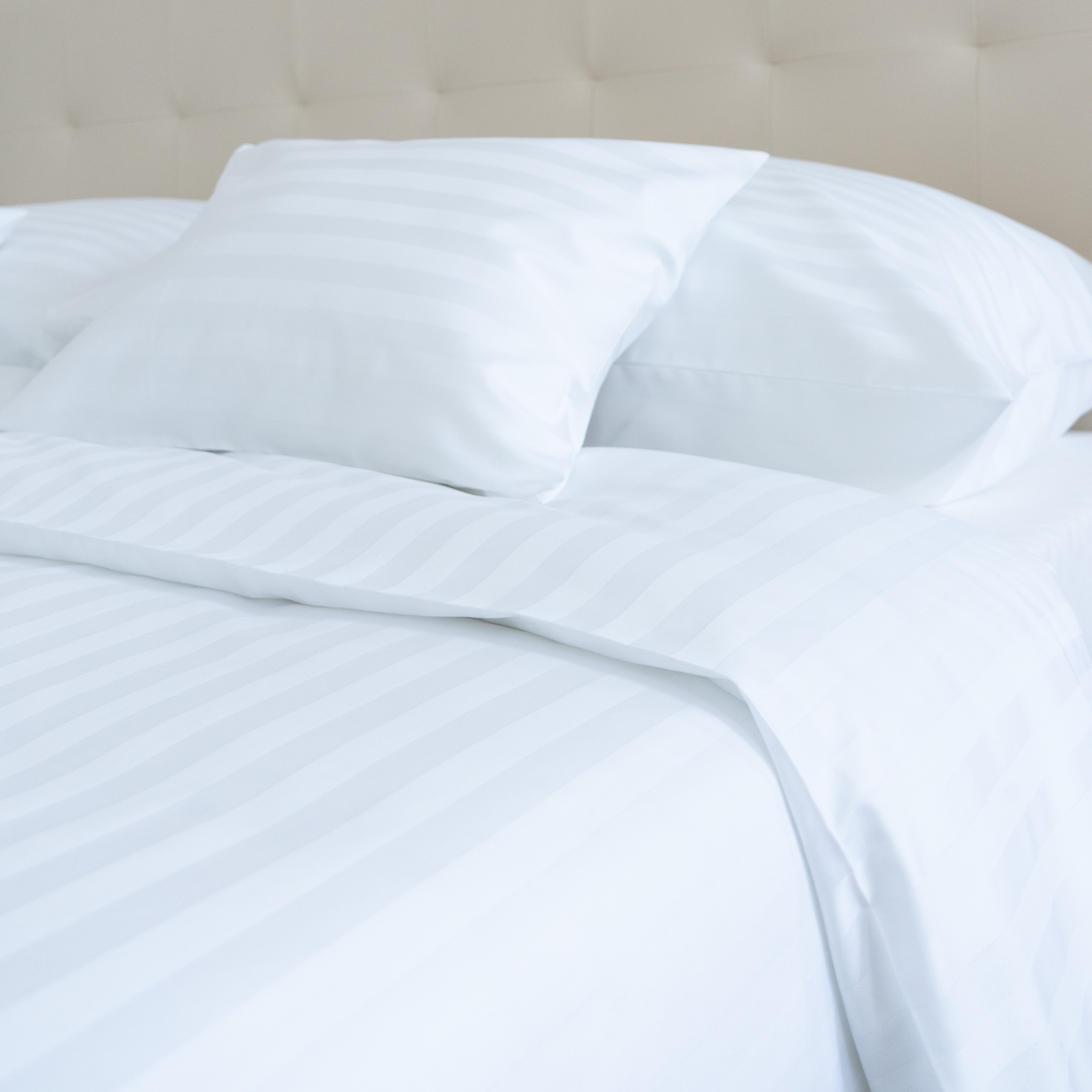 Hotel-Satin-Bettlakenset mit 2 cm Streifen, 100 % Baumwolle, zum Umschlagen, 3er-Set, 140 g/m², verpackt