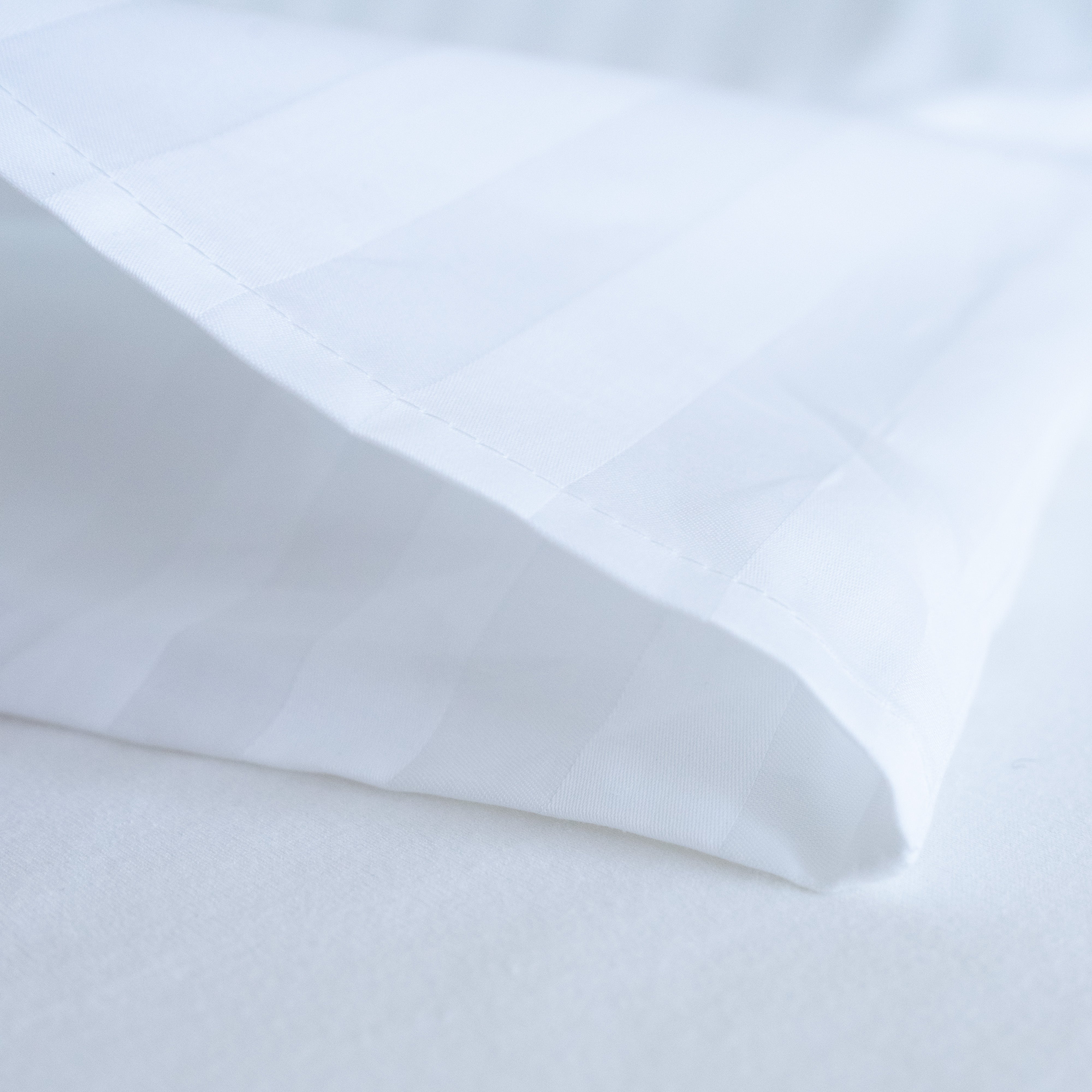 Hotel-Satin-Bettlakenset mit 2 cm Streifen, 100 % Baumwolle, zum Umschlagen, 3er-Set, 140 g/m², verpackt