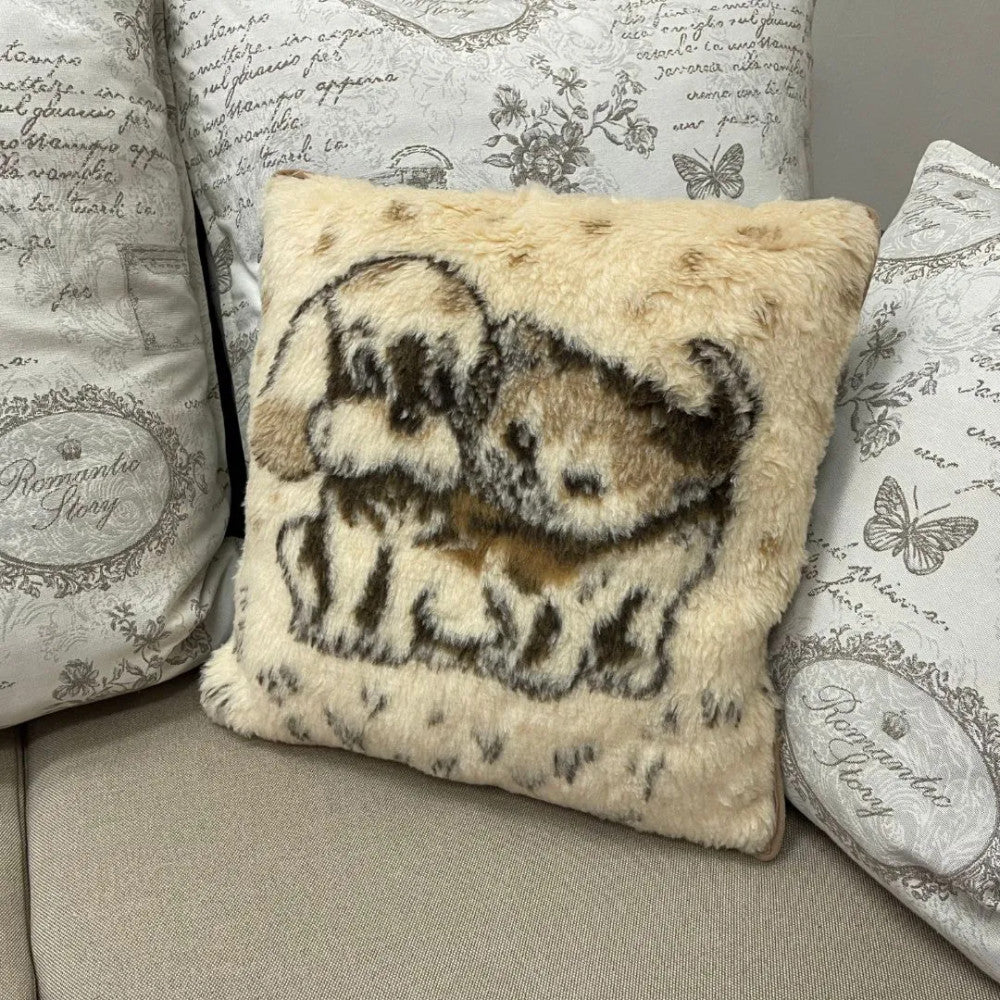 Furry animal patterned cushion - 40x40 cm