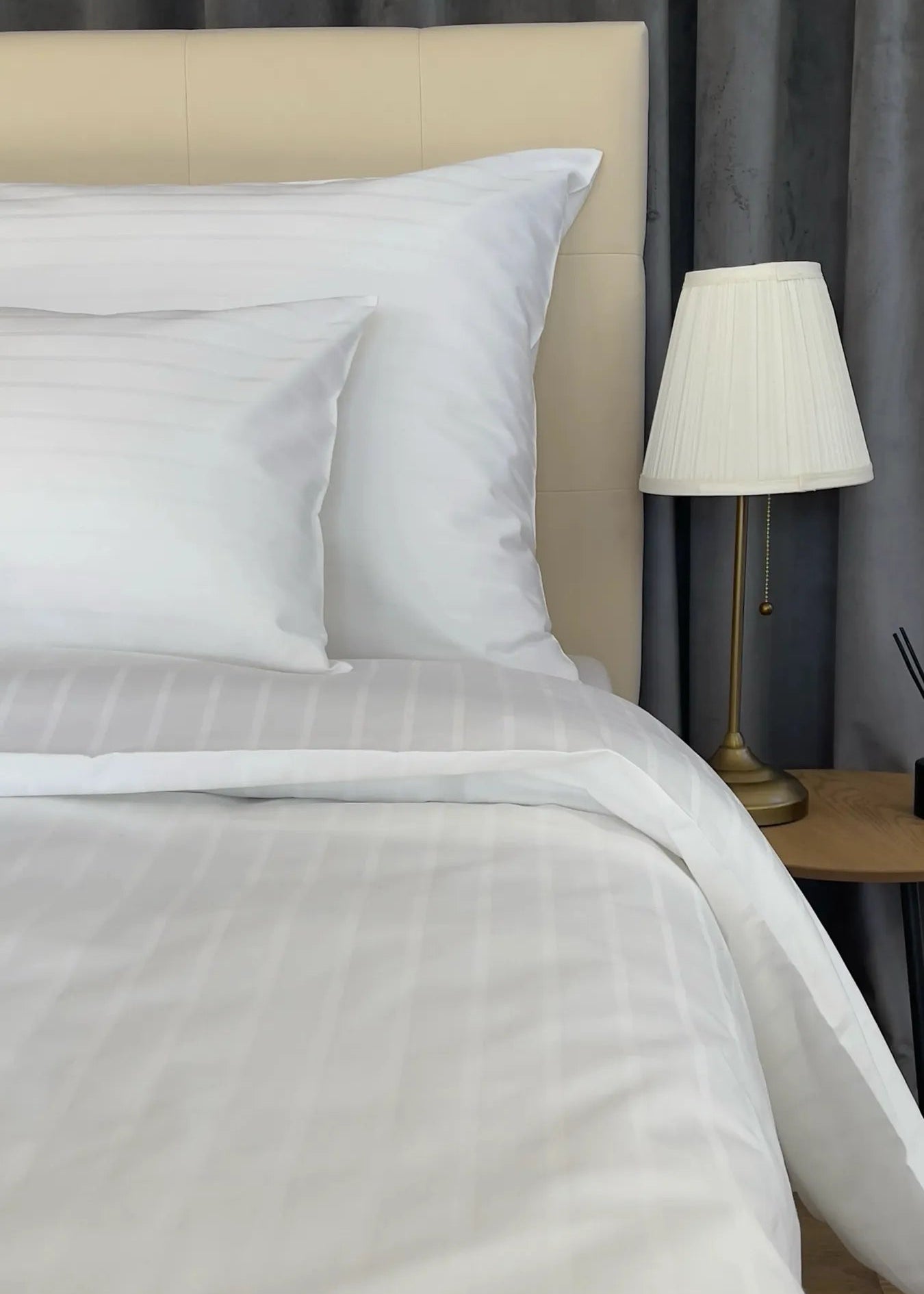 Hotel-Satin-Bettlaken mit Streifen – 80 % Baumwolle – 20 % PE – Spannbettlaken – 3er-Set – 150 g/m² – verpackt