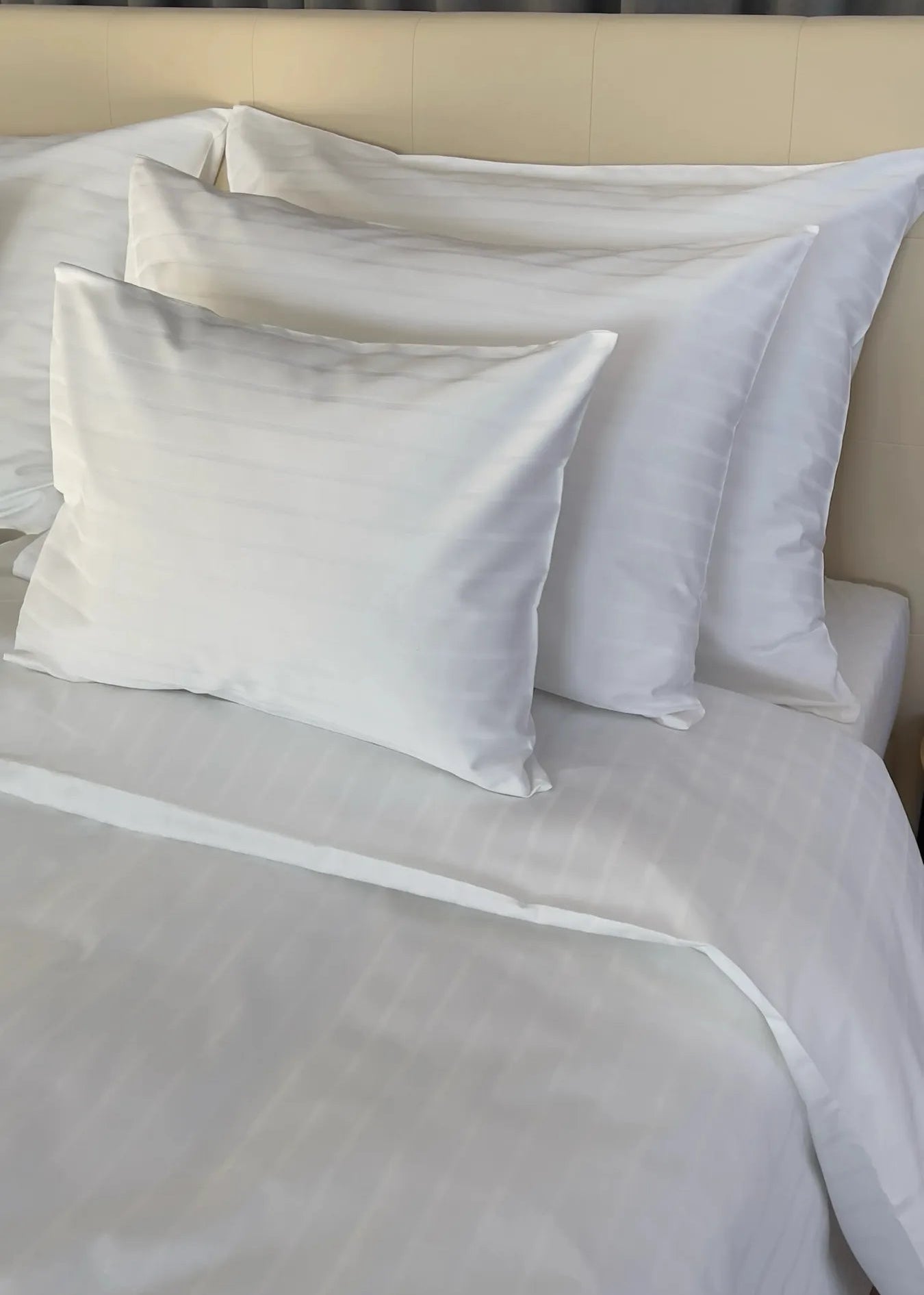 Hotel-Satin-Bettlaken mit Streifen – 80 % Baumwolle – 20 % PE – Spannbettlaken – 3er-Set – 150 g/m² – verpackt