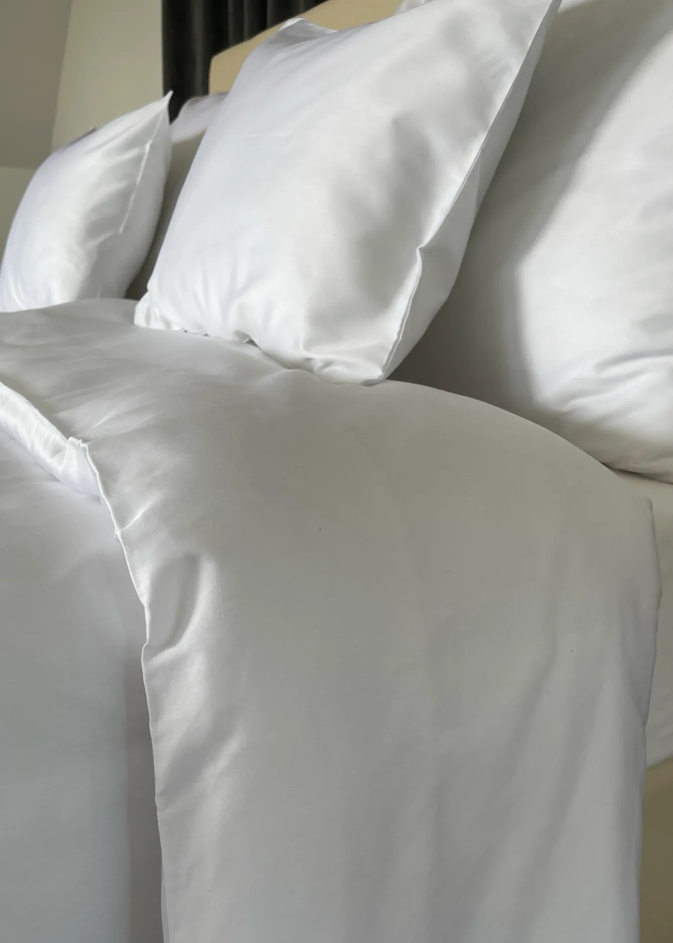 White satin bed sheet set 100% cotton - zippered - set of 2 - 130 g/m2