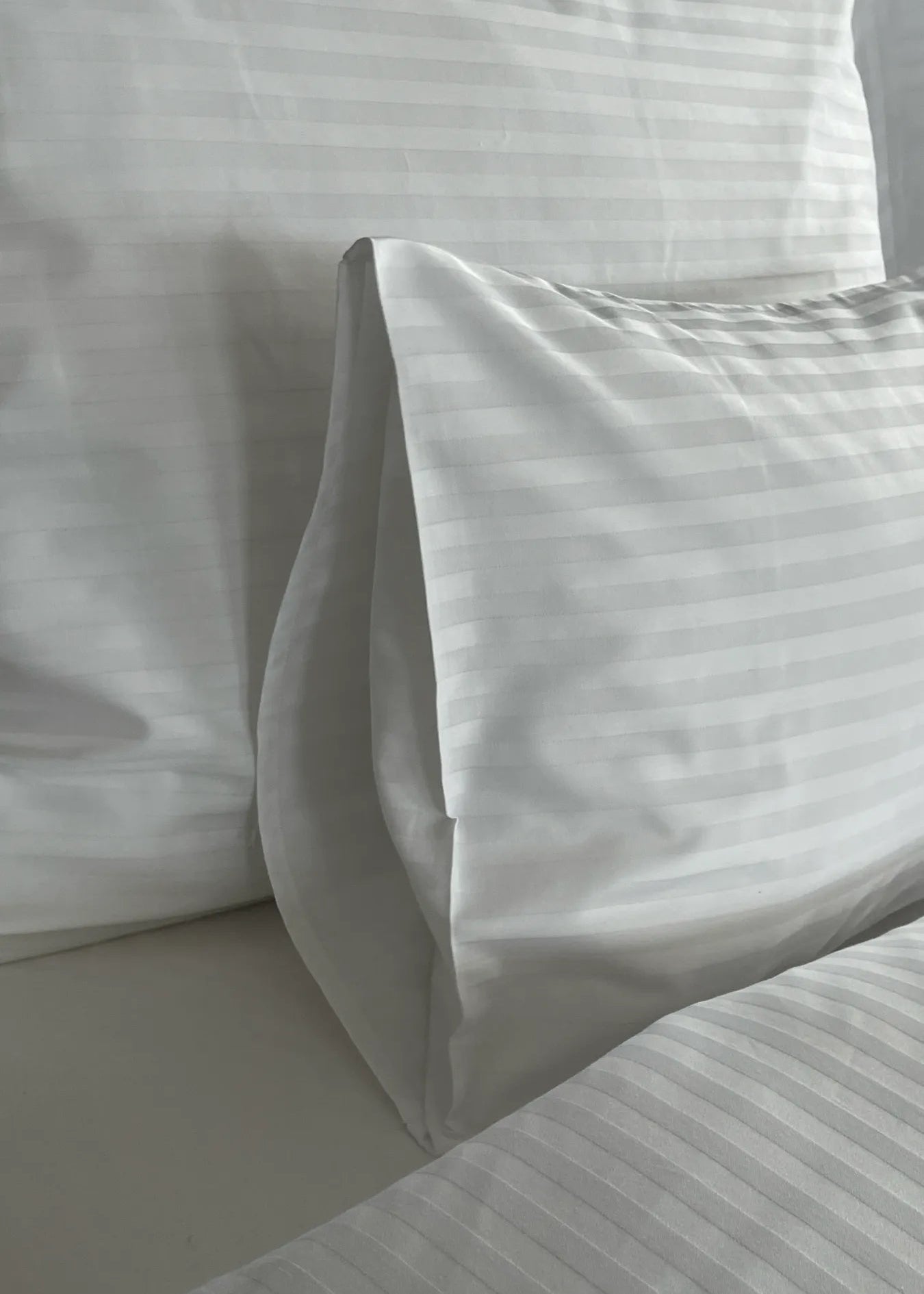 Hotel satin 1 cm striped bed sheet set 100% cotton - fold-over - set of 3 - 140 gr/m2 - packaged