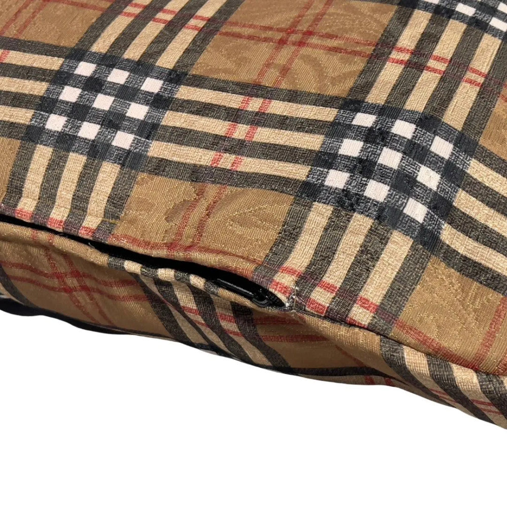 Hundebett im Karo-Design