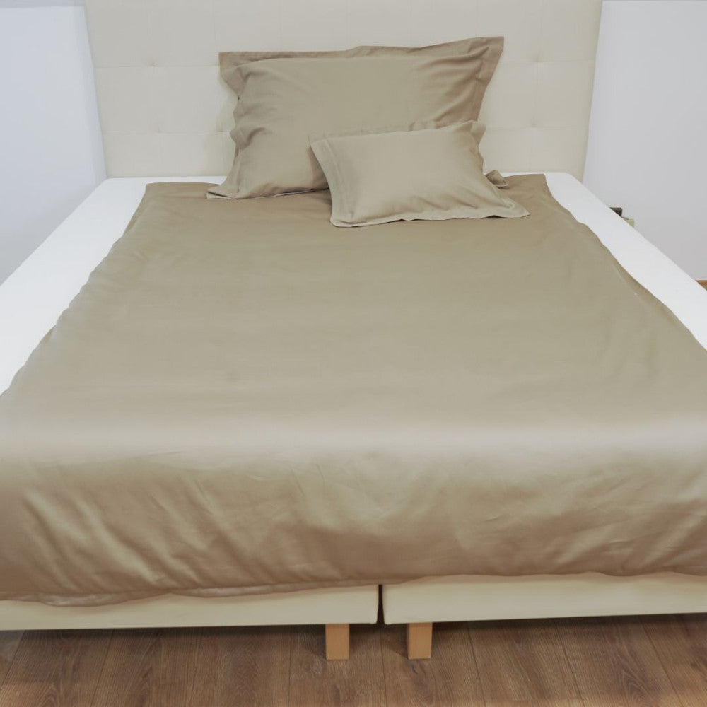 Kissenbezug aus Baumwollsatin mit englischer Kante - Haselnuss - TC 250