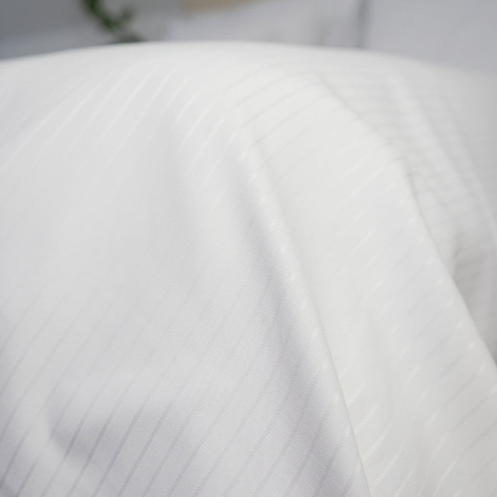 Elegantes gestreiftes Polyester-Satin-Bettlaken – 100 % PE – Spannbettlaken – 3er-Set – 130 g/m² – verpackt
