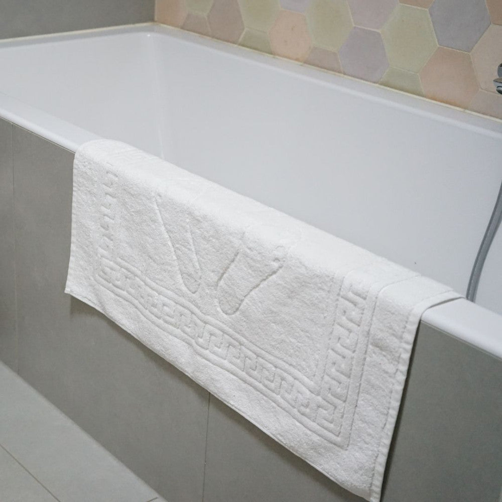 Bathtub exit - white with footrest - 600 gr/m2 - packaged