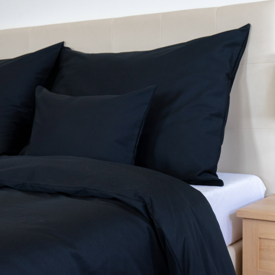 Fekete egyszínű szatén ágyneműhuzat garnitúra - TC 300