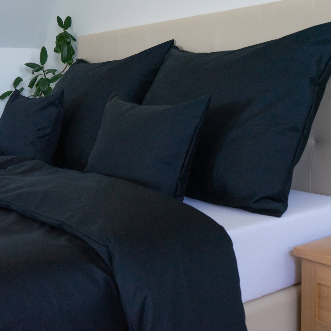 Fekete egyszínű szatén ágyneműhuzat garnitúra - TC 300