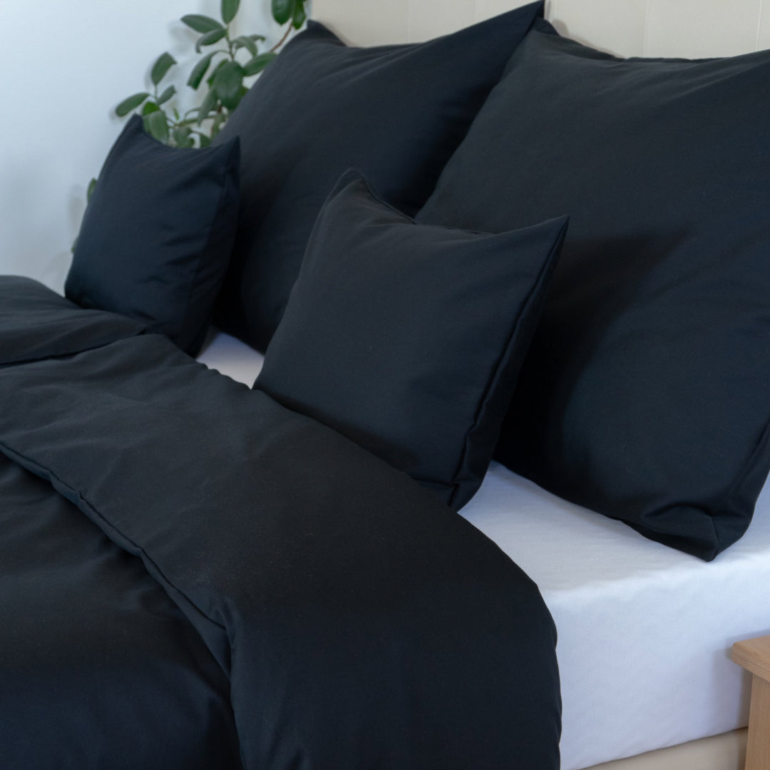 Fekete egyszínű szatén ágyneműhuzat garnitúra - TC 300