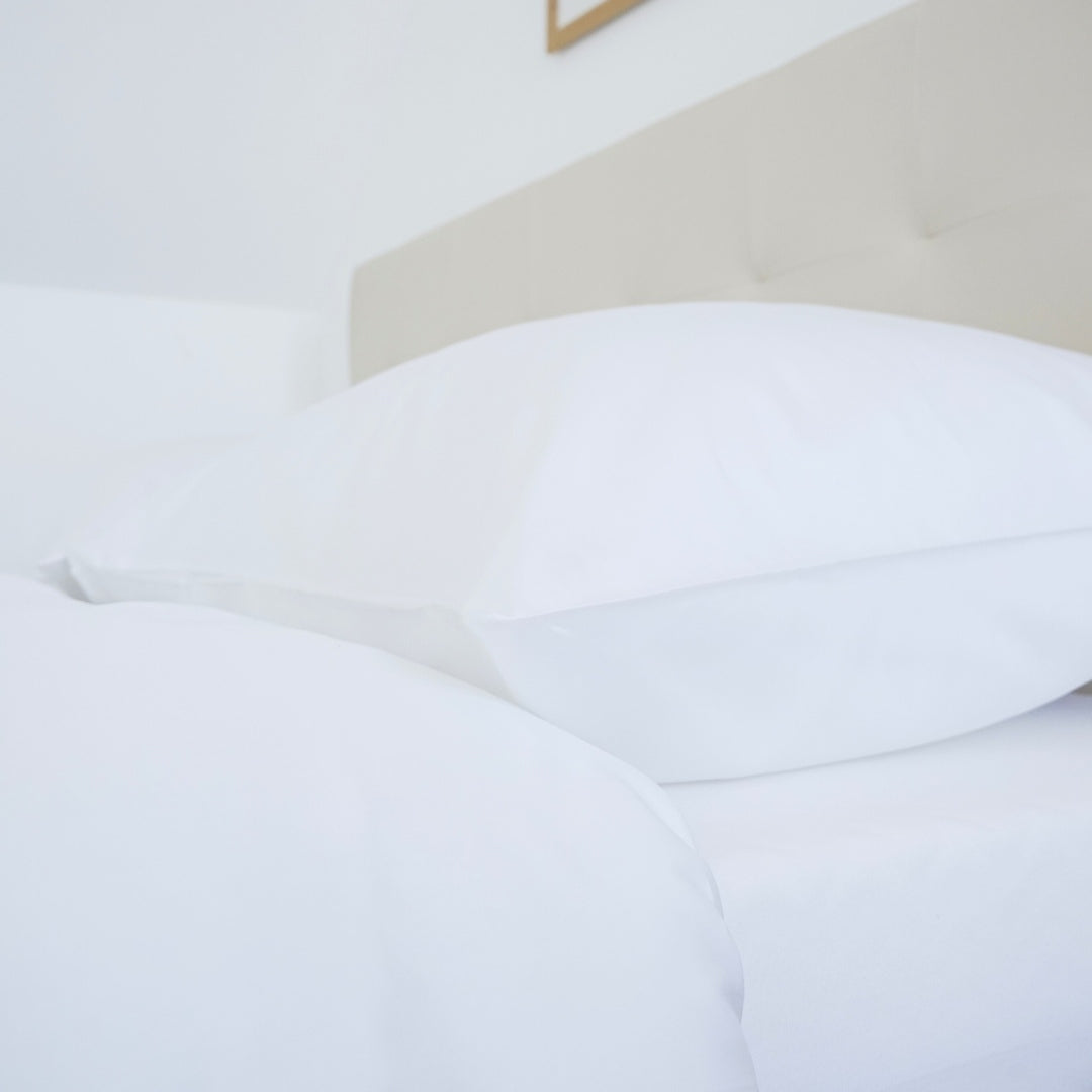 White satin bed sheet set 100% cotton - zippered - set of 2 - 130 g/m2