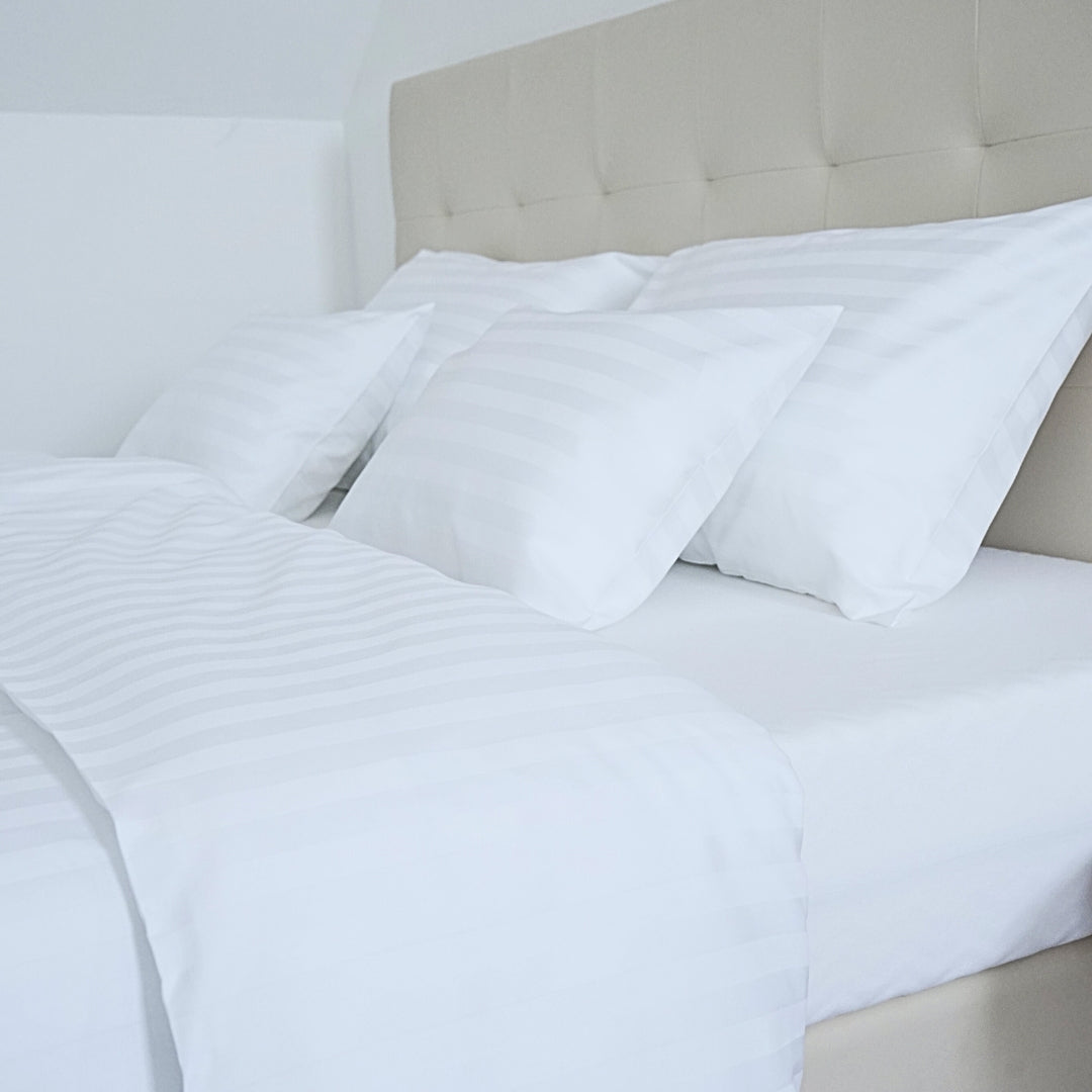 Hotel damaszt szatén ágyneműhuzat garnitúra – 80% pamut / 20% poliészter – 20 mm - szettek - 150 gr/m2