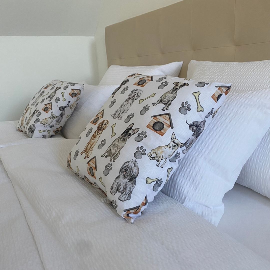 White dog pillow - 40x40 cm