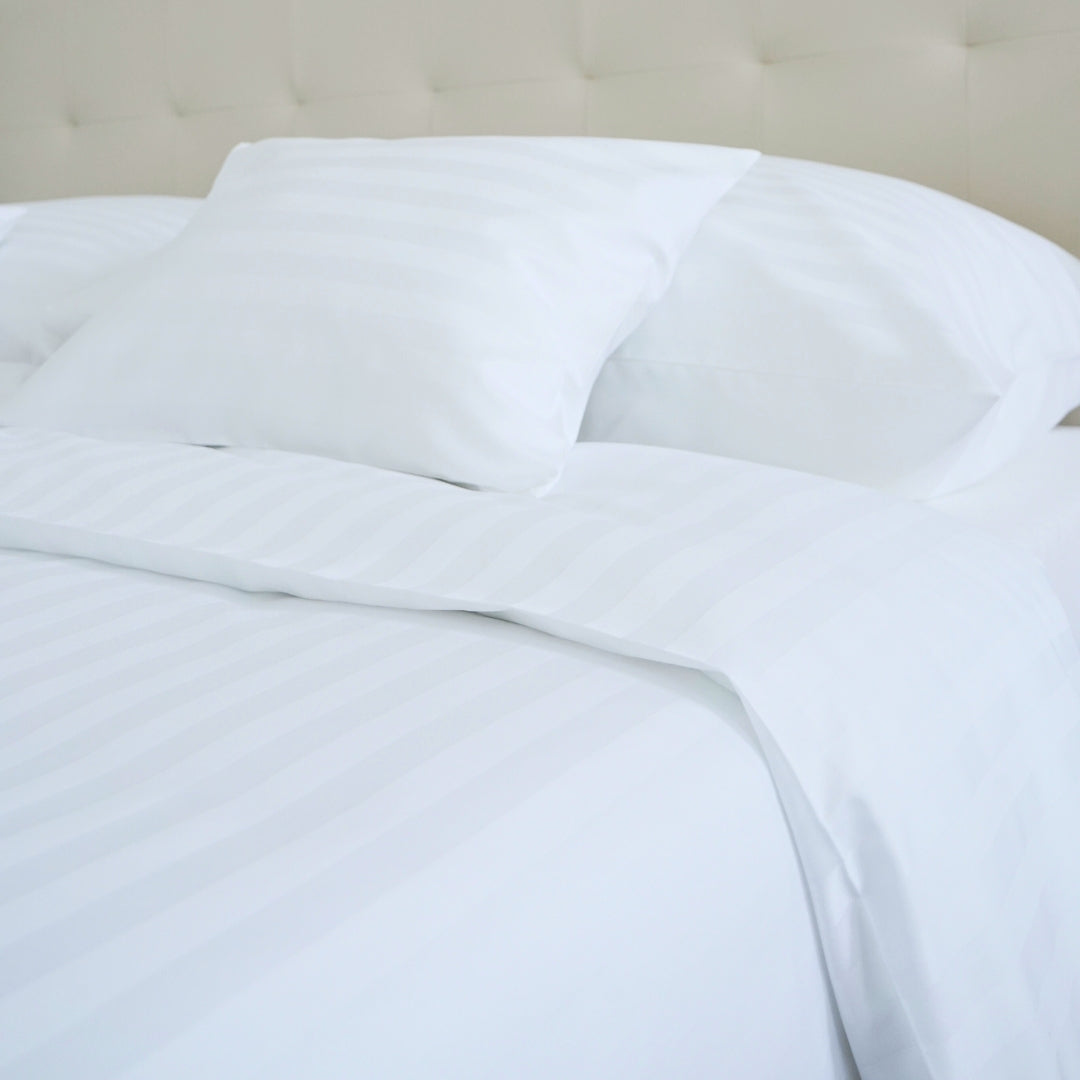 Hotel damaszt szatén ágyneműhuzat garnitúra – 80% pamut / 20% poliészter – 20 mm - szettek - 150 gr/m2