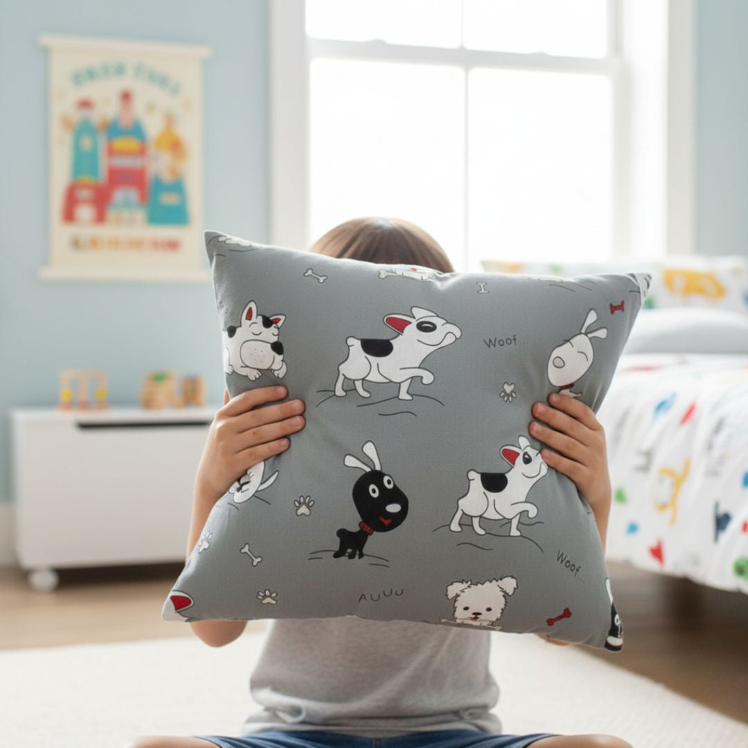 Szürke fehér kutyás kispárna