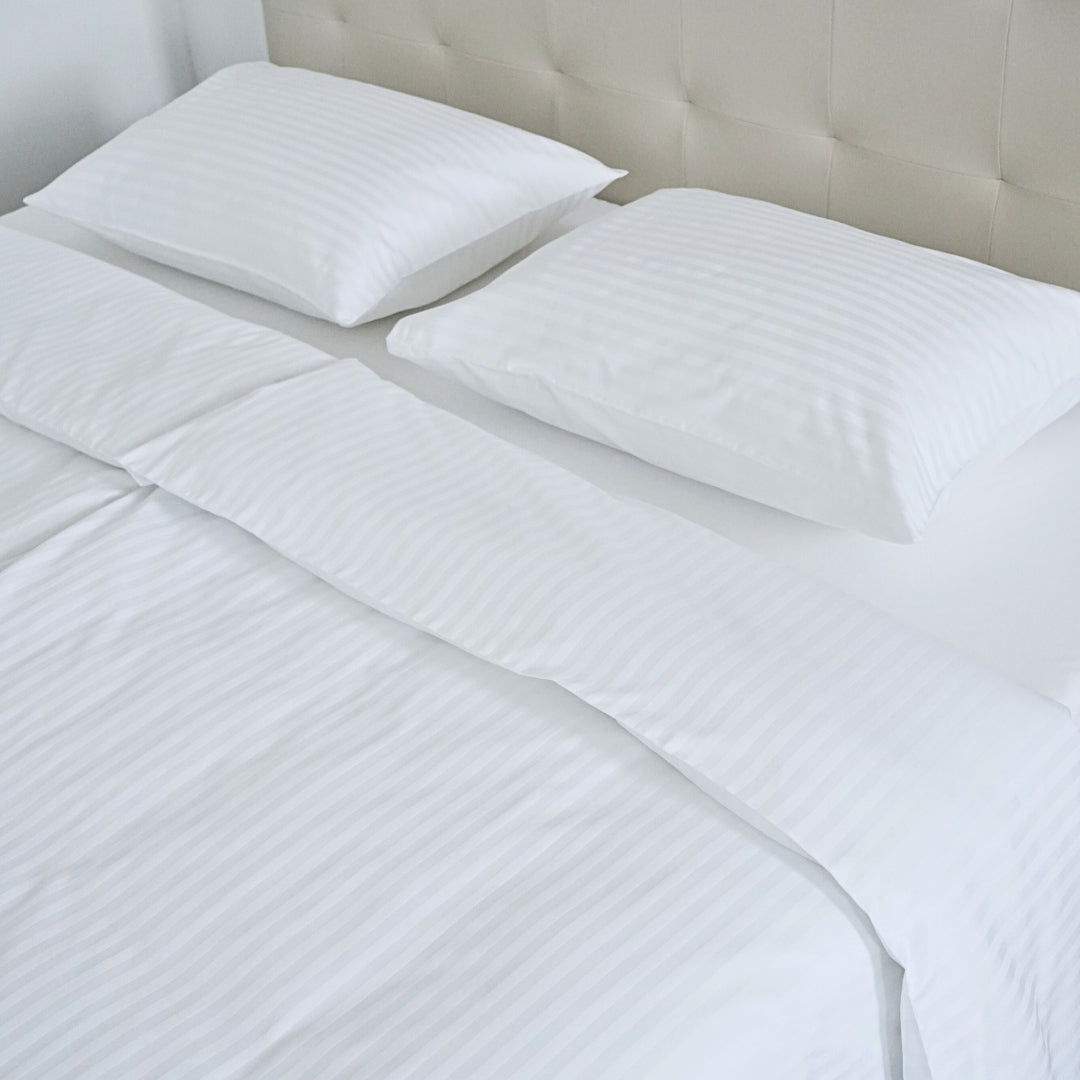 Hotel szatén 1 cm csíkos ágyneműhuzat garnitúra 100% pamut - áthajtós - 2 db-os szett - 140 gr/m2 - csomagos