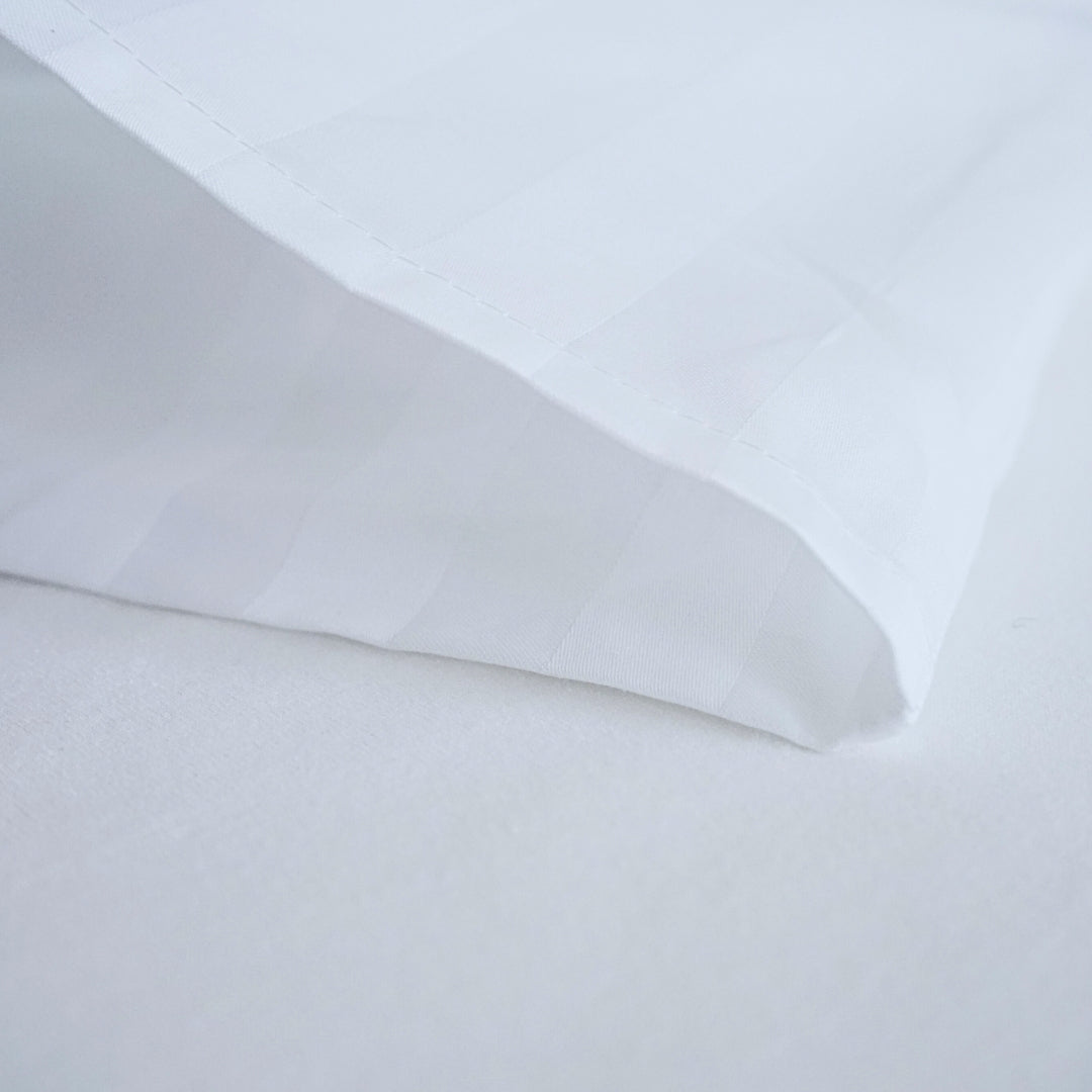 Hotel-Satin-Bettlakenset für Doppelbetten, 2 cm gestreift, 50 % Baumwolle, 50 % PE, zum Umklappen, 5 Stück, 140 g/m², verpackt