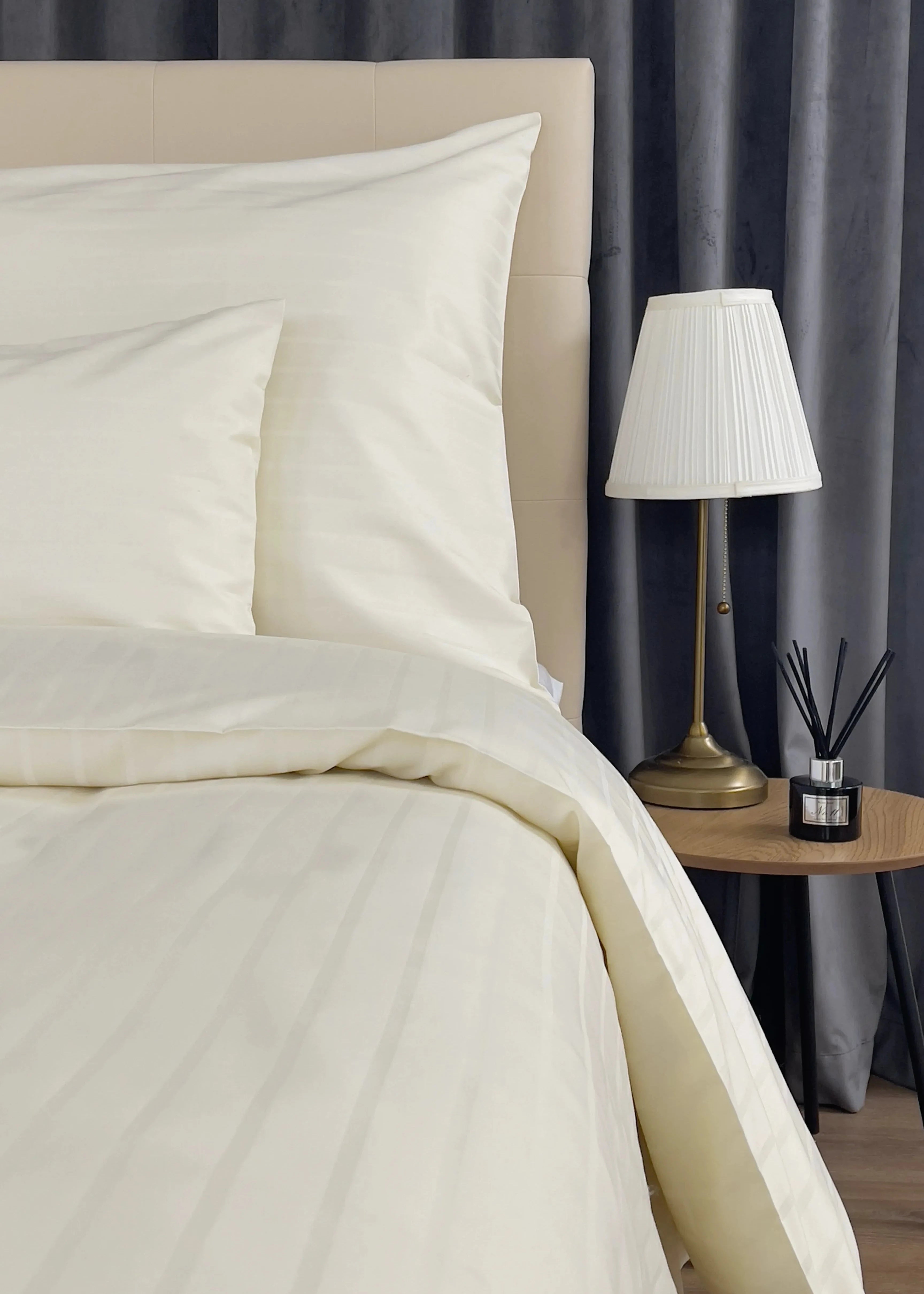 Pezsgő színű hotel csíkos ágyneműhuzat - 80% Pamut - 20% PE - áthajtós - 2 db-os szett - 150 gr/m2 - csomagos