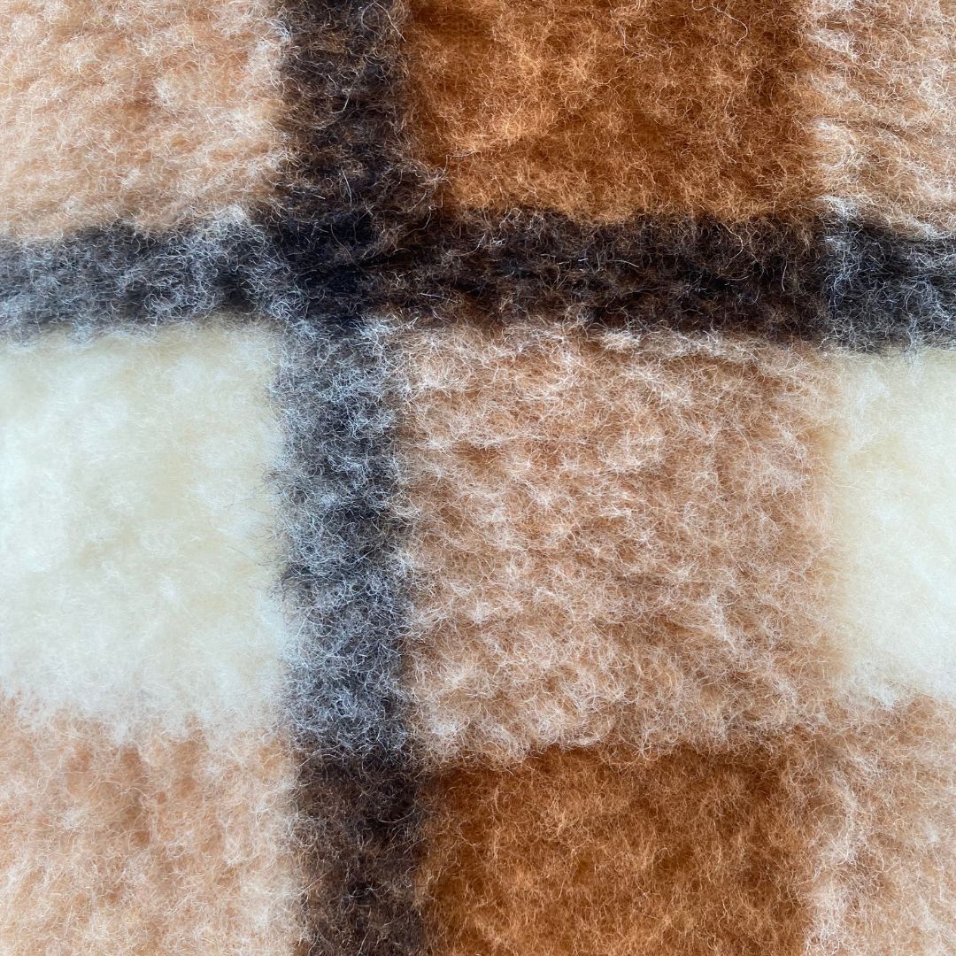 Doppelseitige grau karierte Daunendecke aus Lammwolle