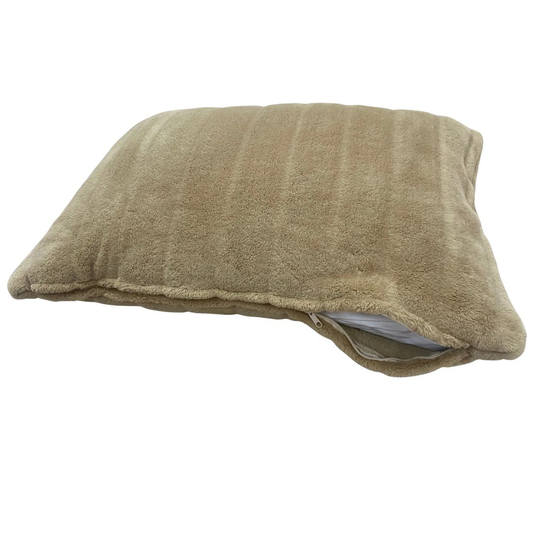 Braunes pelziges Dekokissen - mit Einlage - 45x65 cm