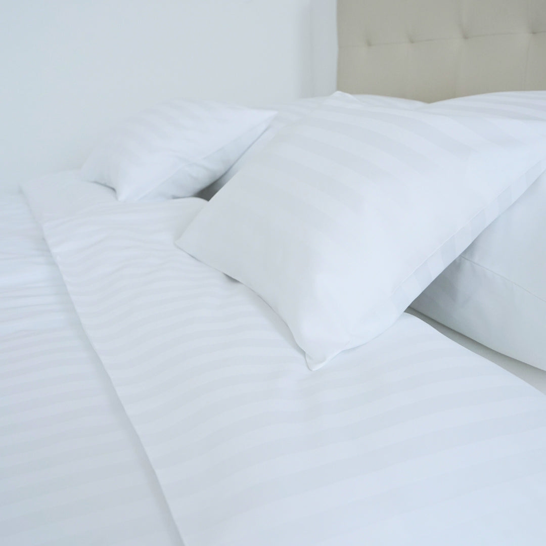 Hotel damaszt szatén ágyneműhuzat garnitúra – 80% pamut / 20% poliészter – 20 mm - szettek - 150 gr/m2