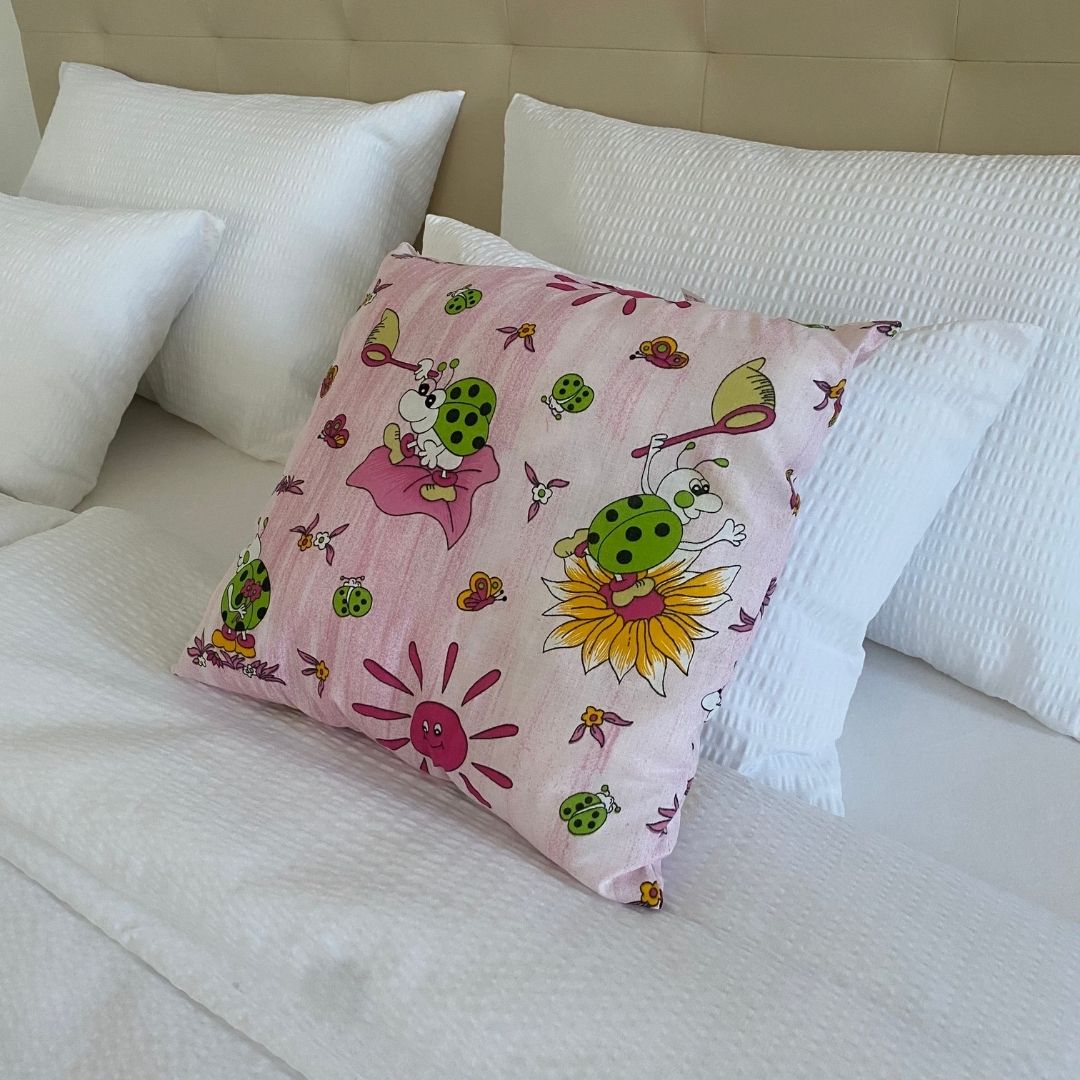Pink ladybug cushion - 40x40 cm