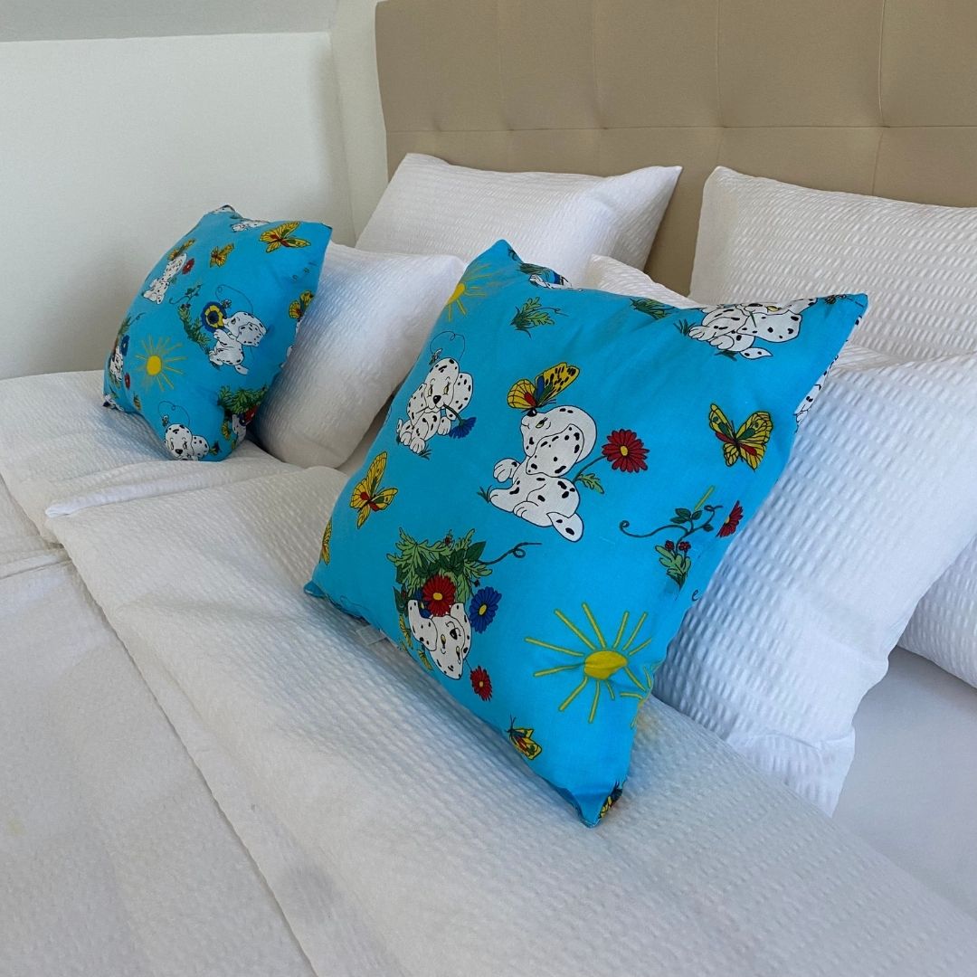 Blue dog pillow - 40x40 cm
