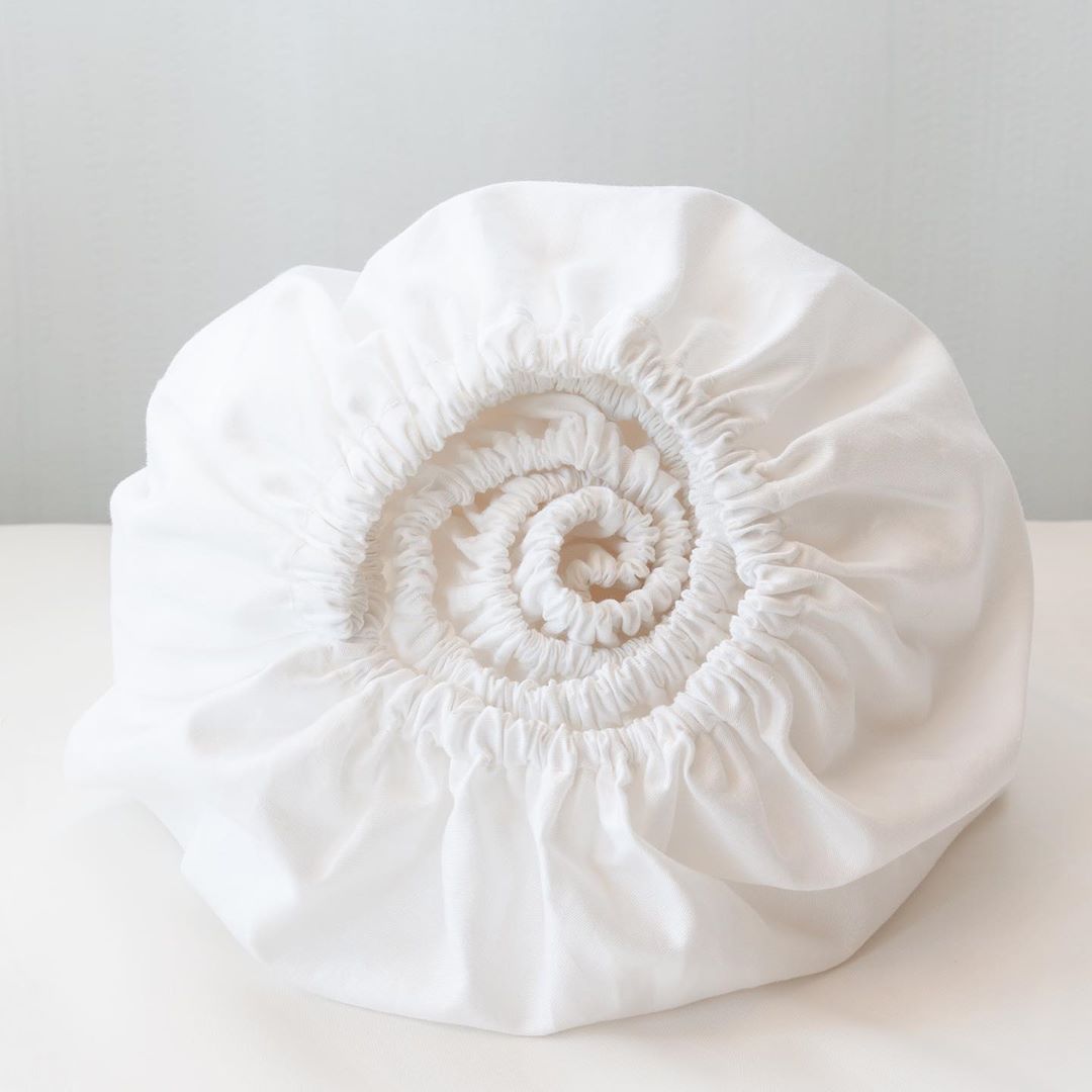 Children's white fitted sheet - 135 g/m2