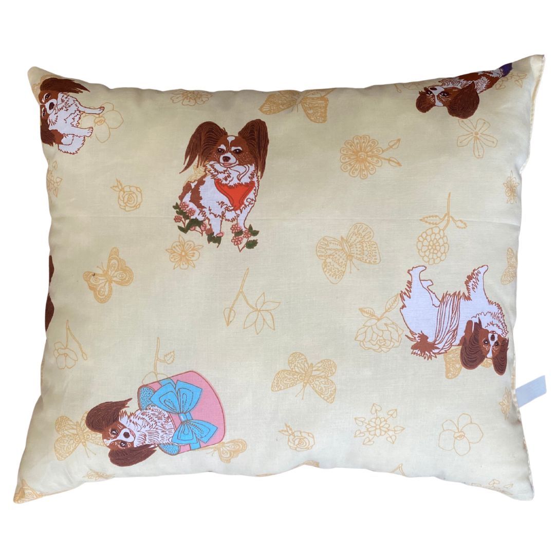 Beige lying dog cushion - 35x40 cm