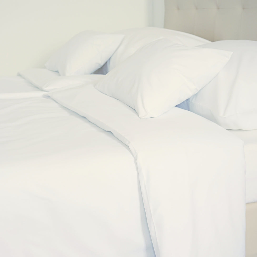 Hotel pamutvászon ágyneműhuzat - 50% Pamut - 50% PE - áthajtós -  3 db-os szett - 142 gr/m2 - csomagos