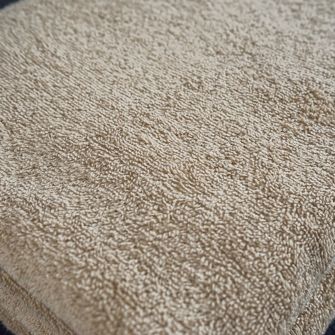 Beiges Frotteehandtuch – 450 g/m²