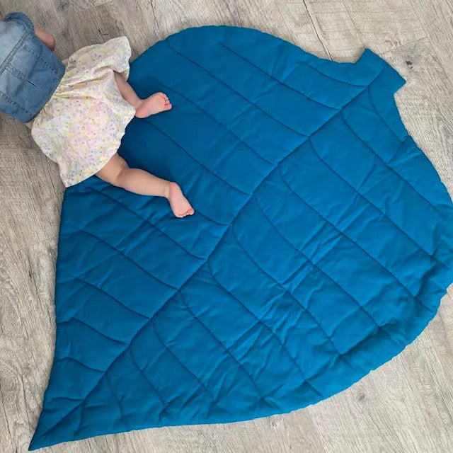 Leaf Kinderspielmatte und Decke - blau