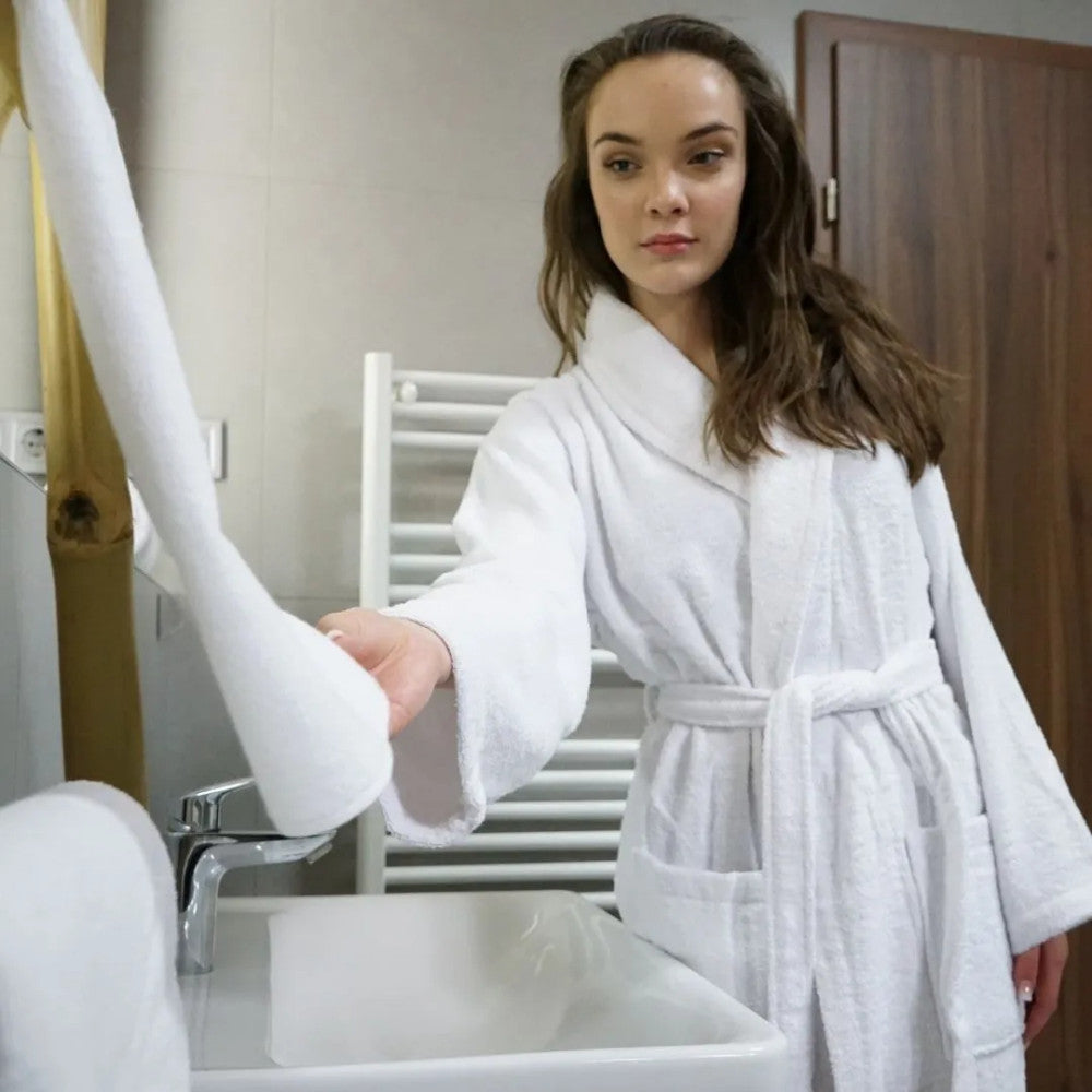Hotel-Bademantel aus weißem Frottee mit Schalkragen – 400 g/m²