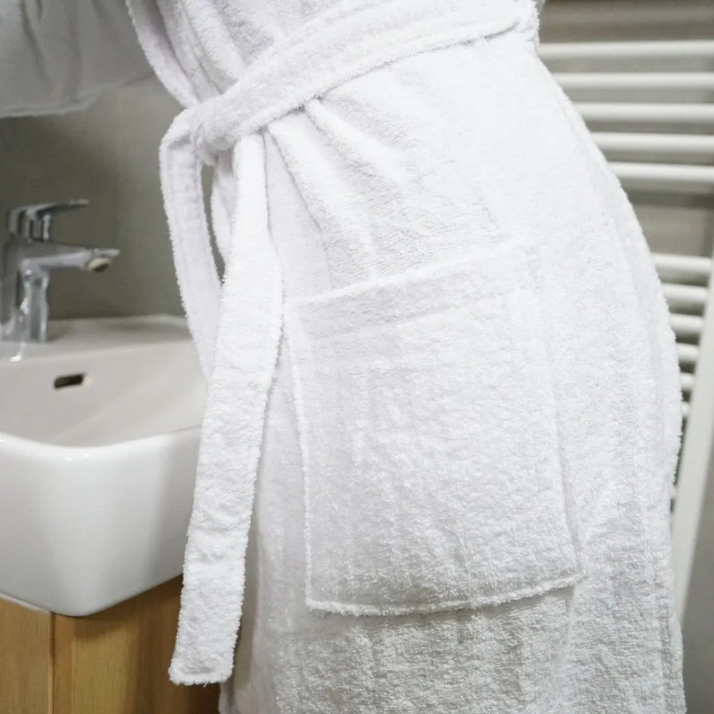 Hotel-Bademantel aus weißem Frottee mit Schalkragen – 400 g/m²