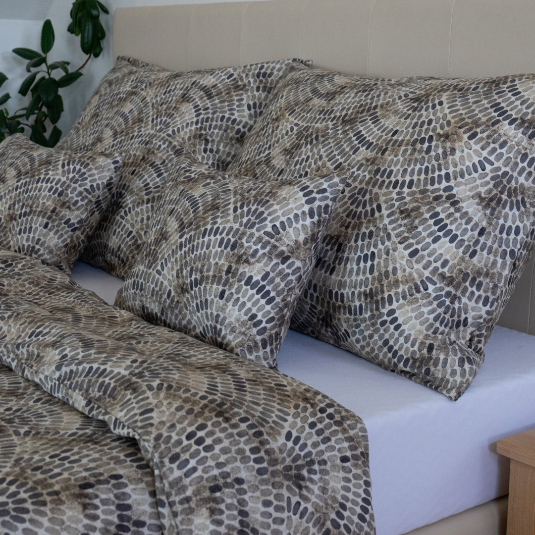 Nova satin duvet cover – modern design and harmony