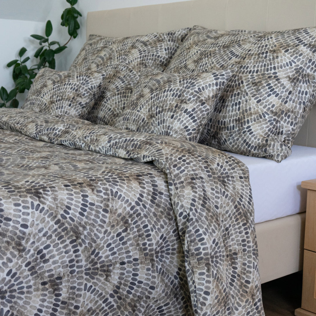 Nova satin duvet cover – modern design and harmony