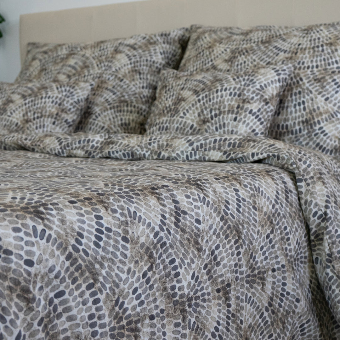 Nova satin duvet cover – modern design and harmony