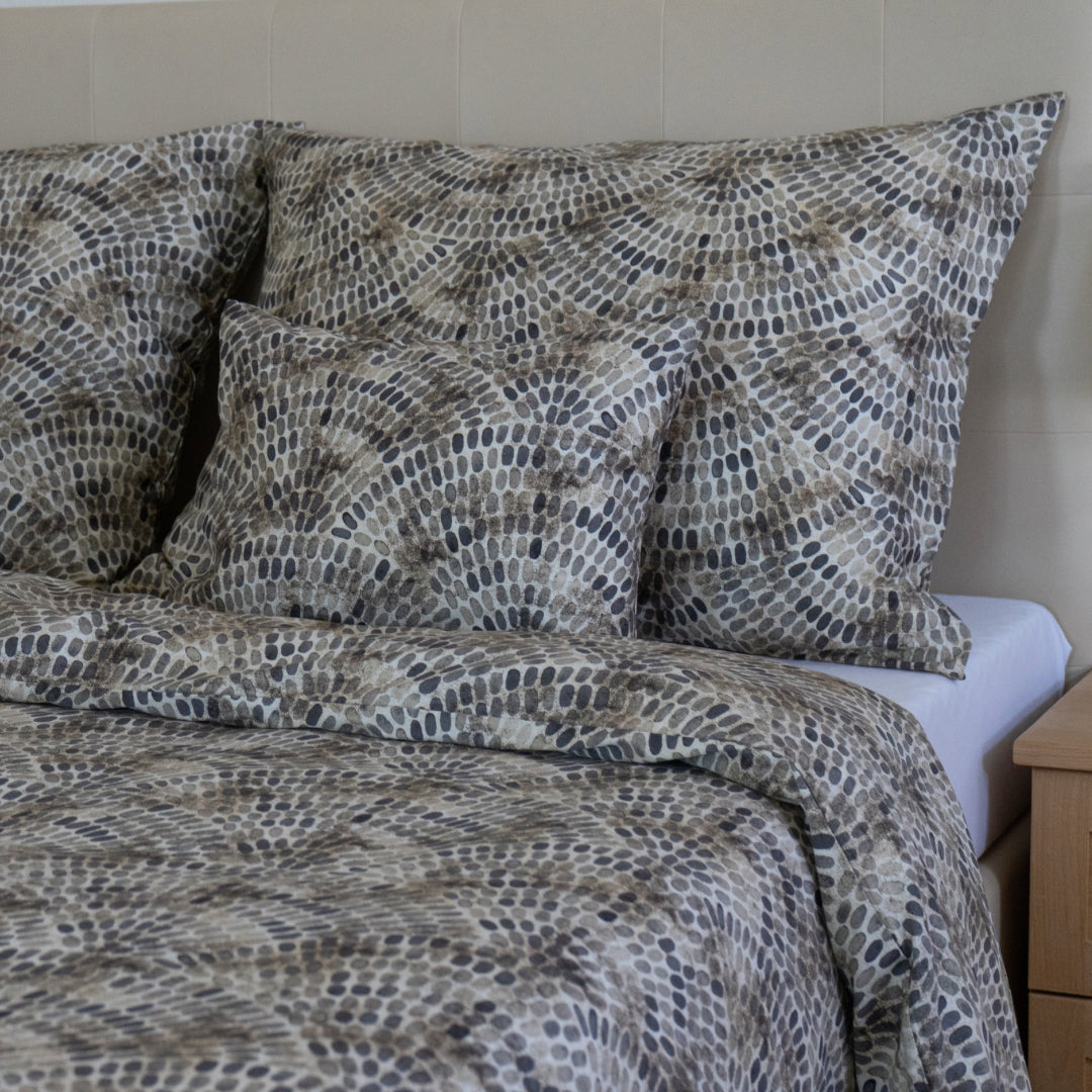 Nova satin duvet cover – modern design and harmony