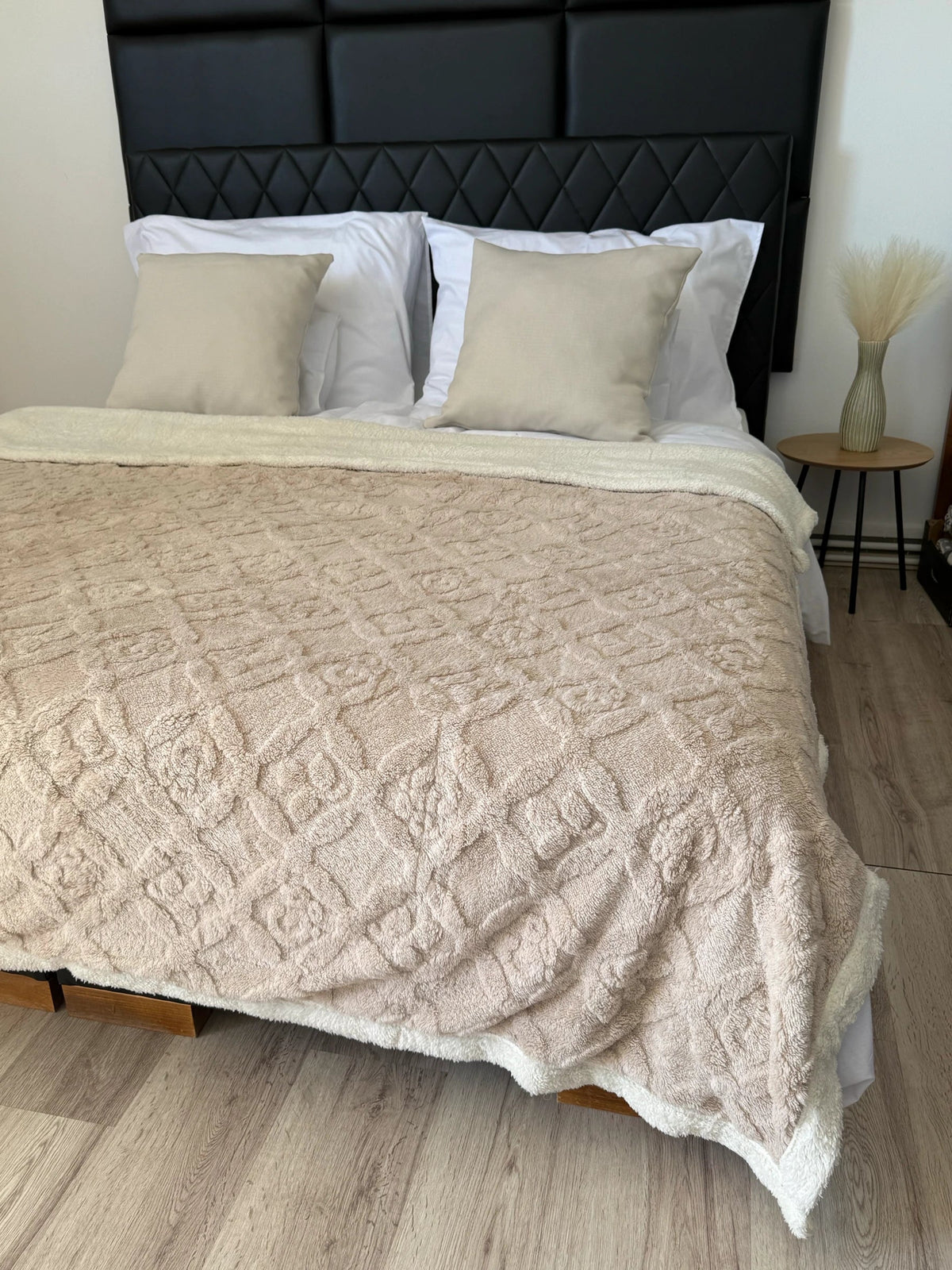 Mittelbraune, weiche Decke