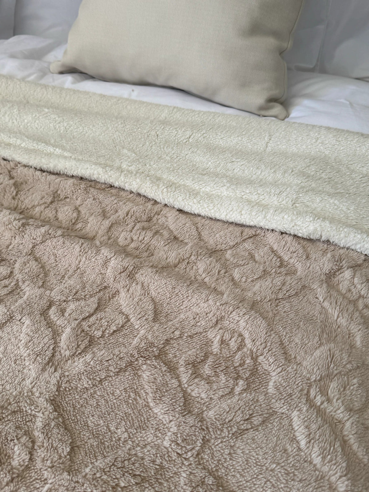 Mittelbraune, weiche Decke