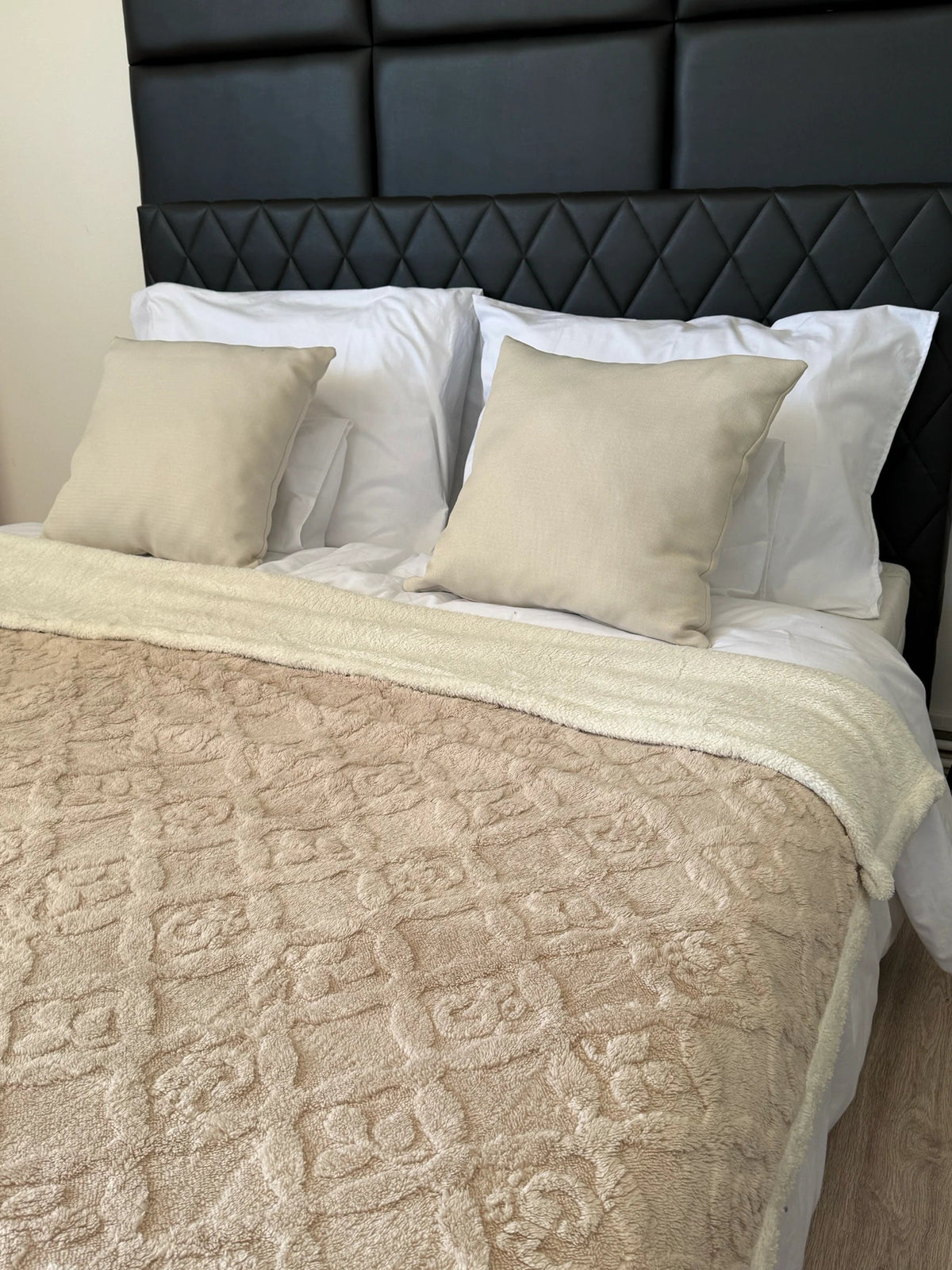 Mittelbraune, weiche Decke