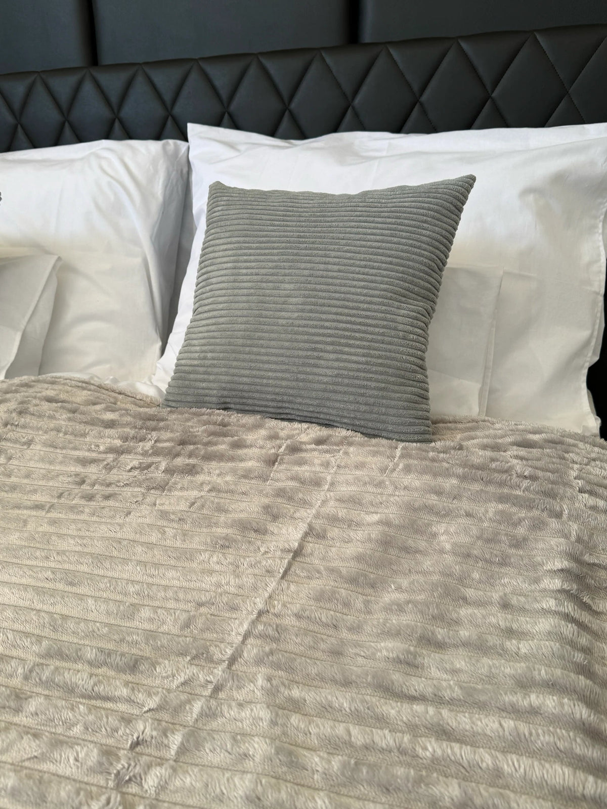 Mittelbraune, weiche Decke