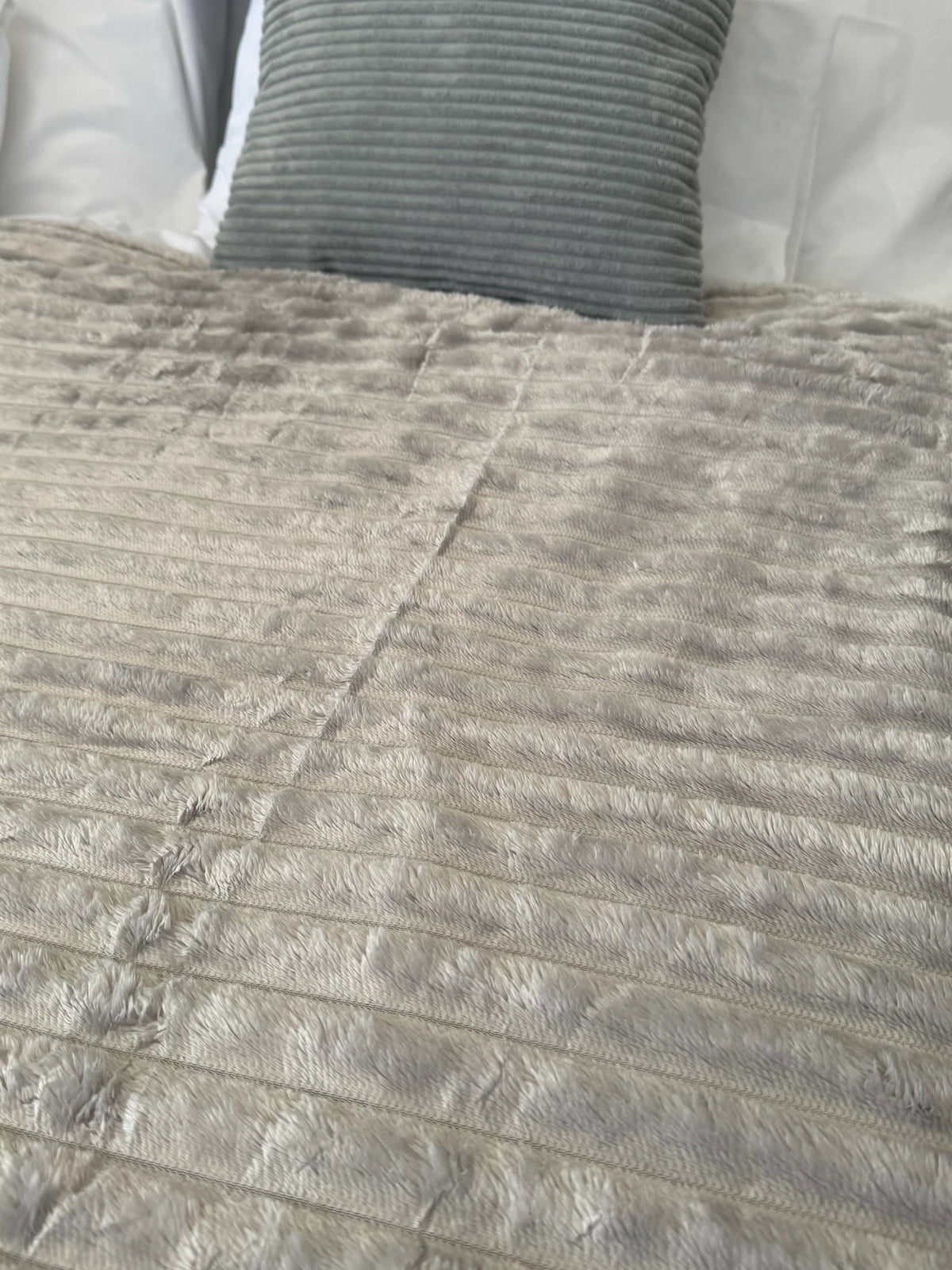 Mittelbraune, weiche Decke